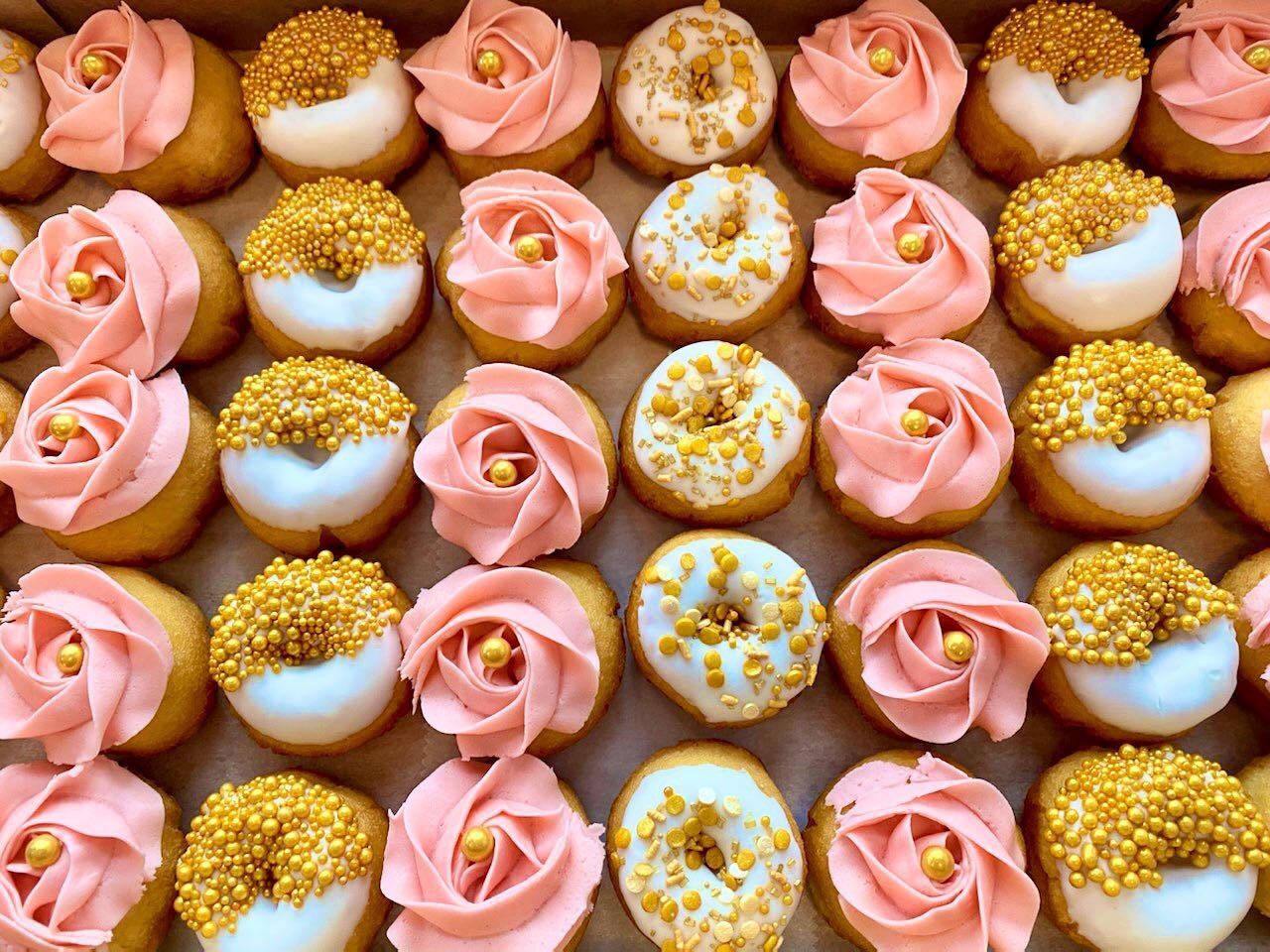 Pictured:Our most popular colors and designs. 😍
Need some custom donuts for your event this weekend? Get your orders in today to avoid the rush fee! 
https://minibardonuts.com/catering

&mdash;&mdash;
#minibardonuts #customdonuts #pink #gold #minido