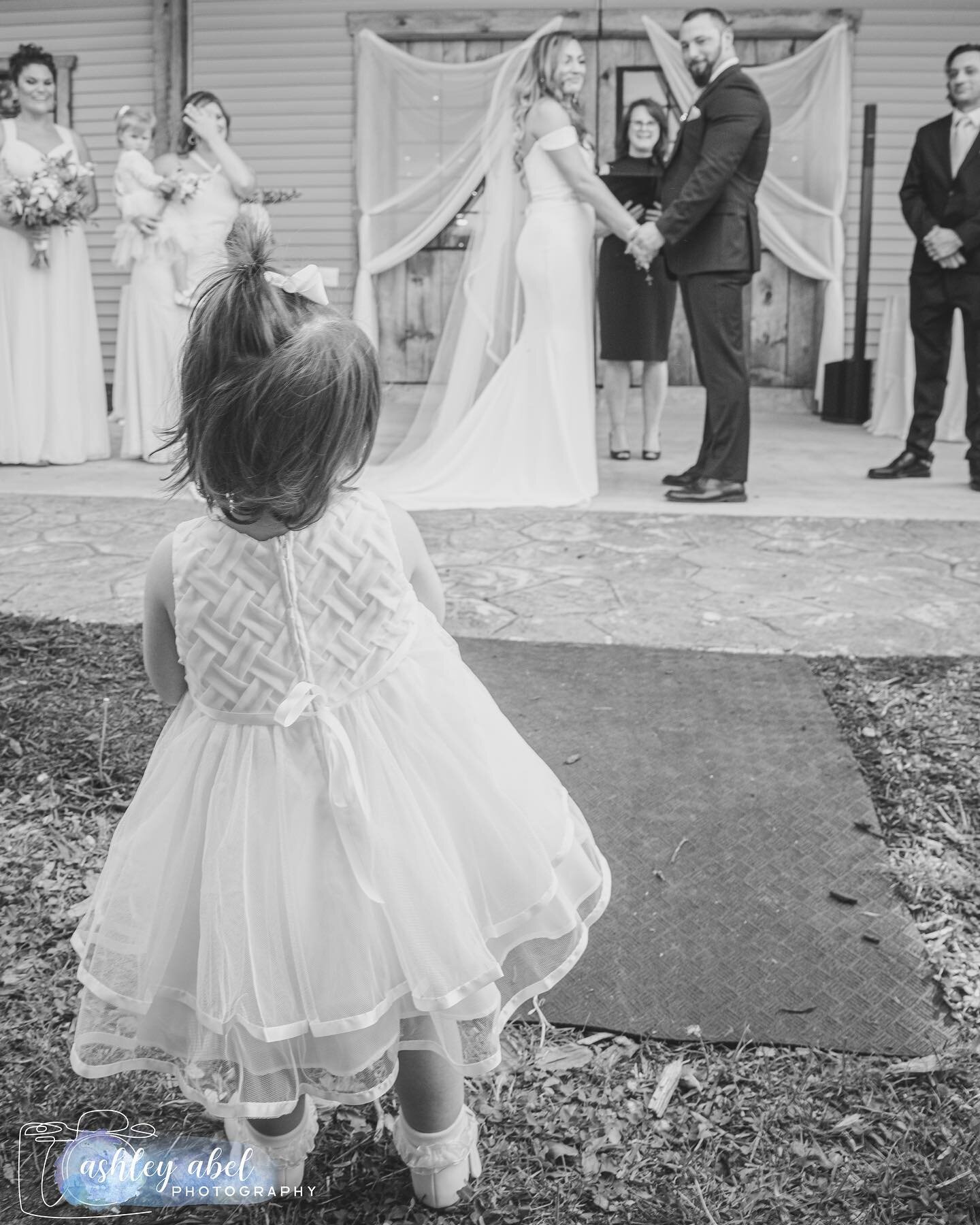 When you want a front row seat of your mom and dad getting married 😂🥰
.
.
.
#wedding #ctwedding #ctweddingphotographer #ctweddings #ctweddingvenue #connecticutwedding #connecticutweddingphotographer #kids #twins