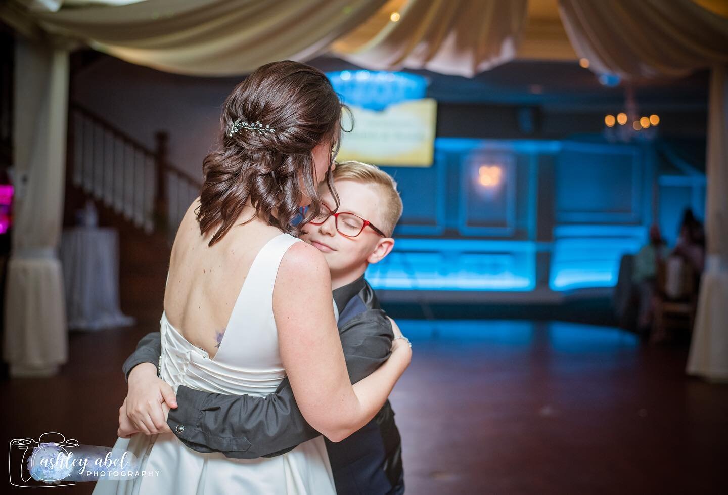 The bride did a dance with her son at the wedding and he started crying. It was such a beautiful moment and to see this family become one was truly special. 
.
.
.
#ctwedding #momandson #momandsonphotography #momandsondance #connecticutwedding #conne