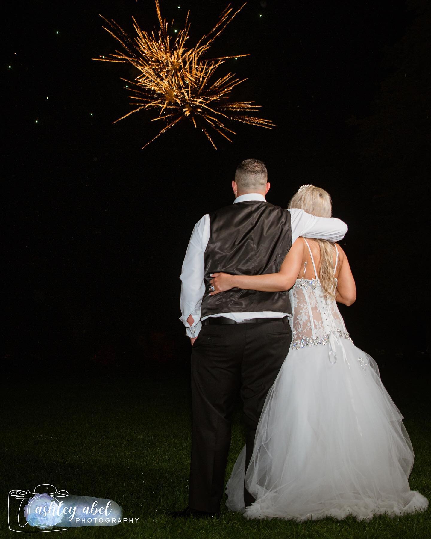 I don&rsquo;t second shoot often but when I do it&rsquo;s for @photographyct  This groom surprised his wife at the end of the night w/ a full firework display &amp; she had no idea!! It was amazing &amp; some great pics came out of it also 😉 🎇 🎆 
