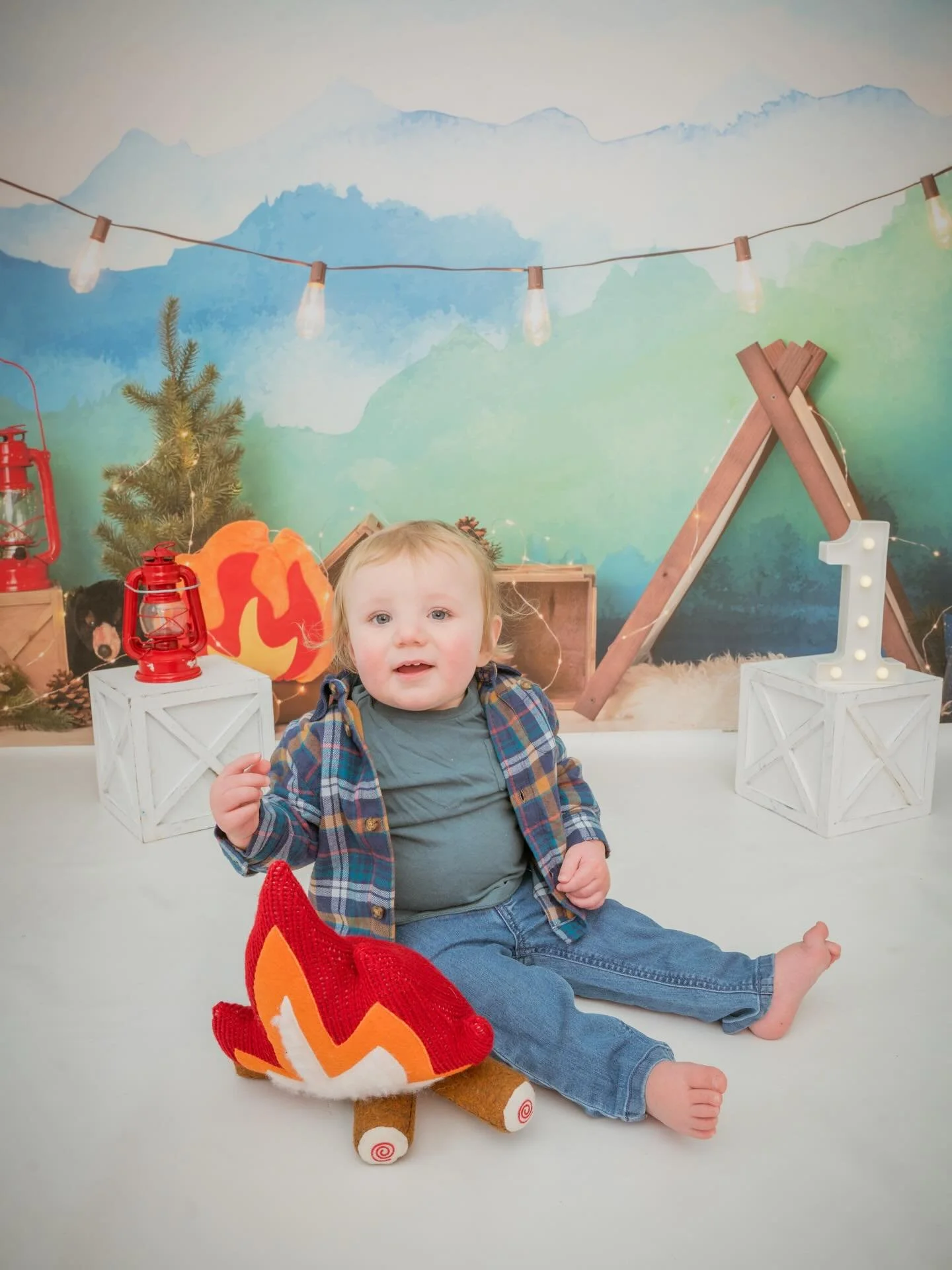 Brody was so so cute for his first birthday shoot! We went with a camping theme and how adorable are these?! Brody loved his cake and just sat there patiently eating it and taking one little hand full at a time. He&rsquo;s such a cutie. Happy birthda