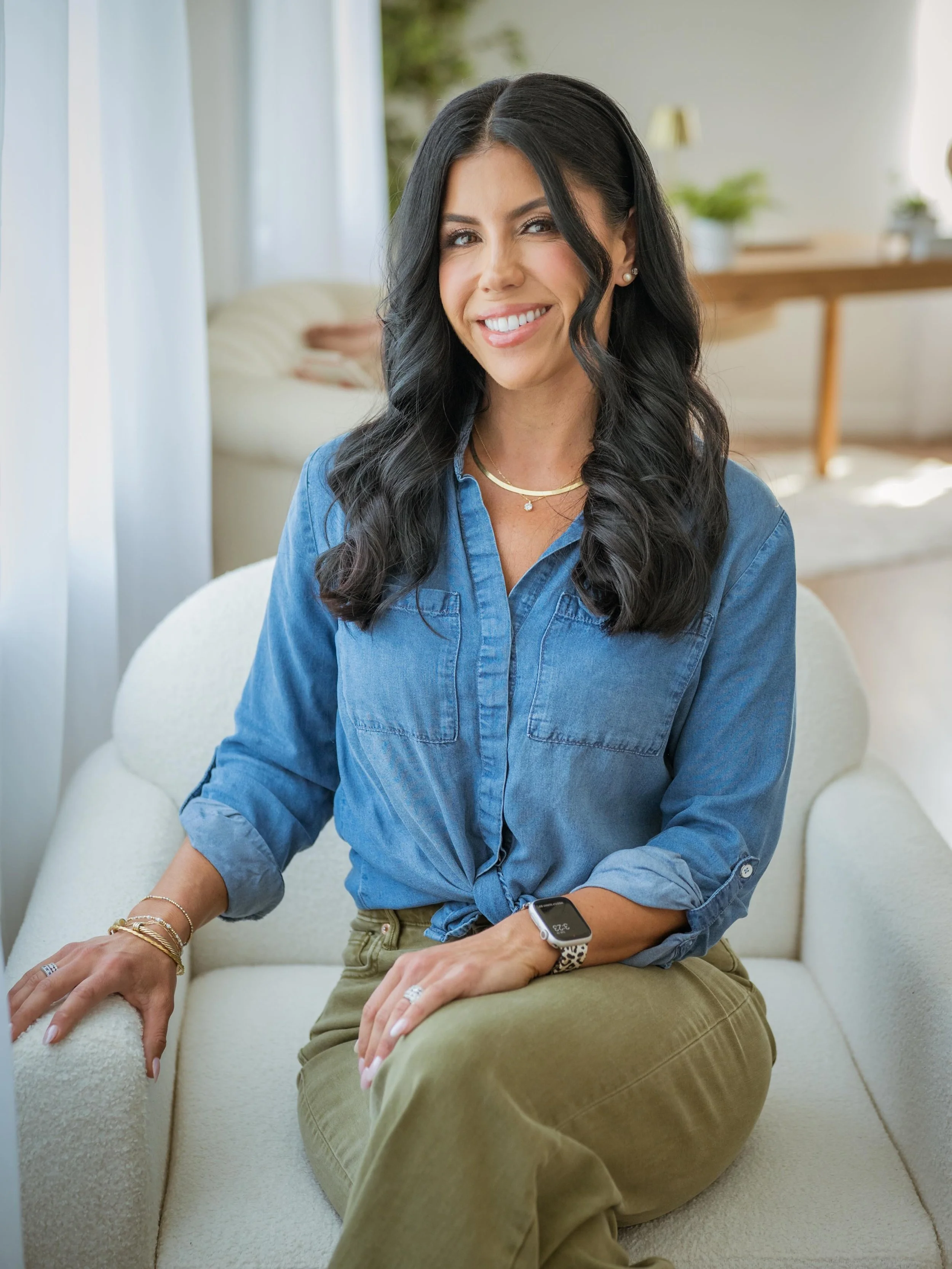 Need a refresh on branding photos? I got you! Branding sessions are so much fun and you can even add on inside &amp; outside for them if you want. Stefanie came to me for her branding shoot and she&rsquo;s a realtor! She looked gorgeous! Was obsessed
