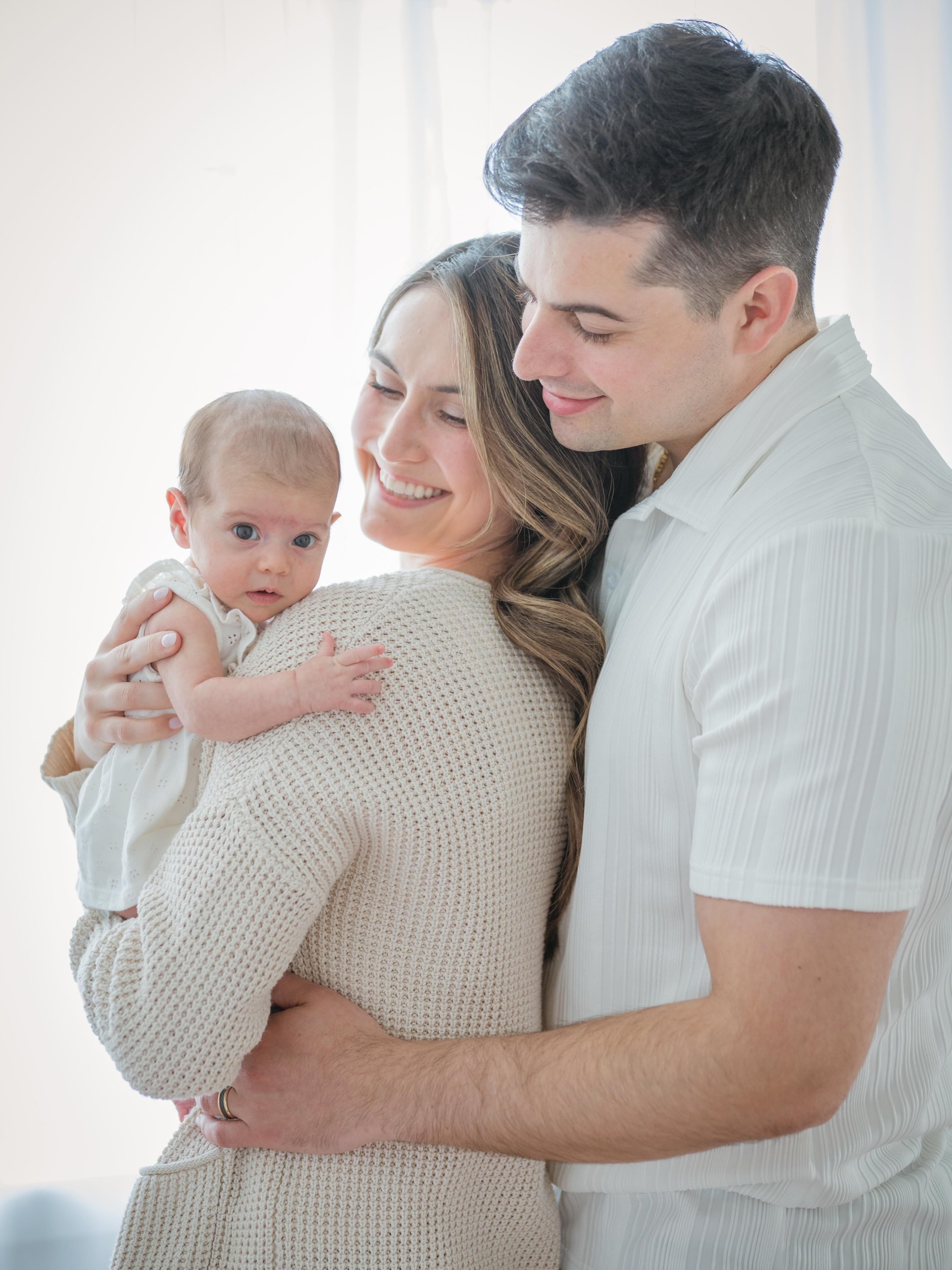 Little baby Siena!! How cute is she?! Erin reached out to do newborn photos with her, her husband and their new addition! Siena was so so cute and look at her head strength already! She held her head right up and looked at my camera. Loved getting to