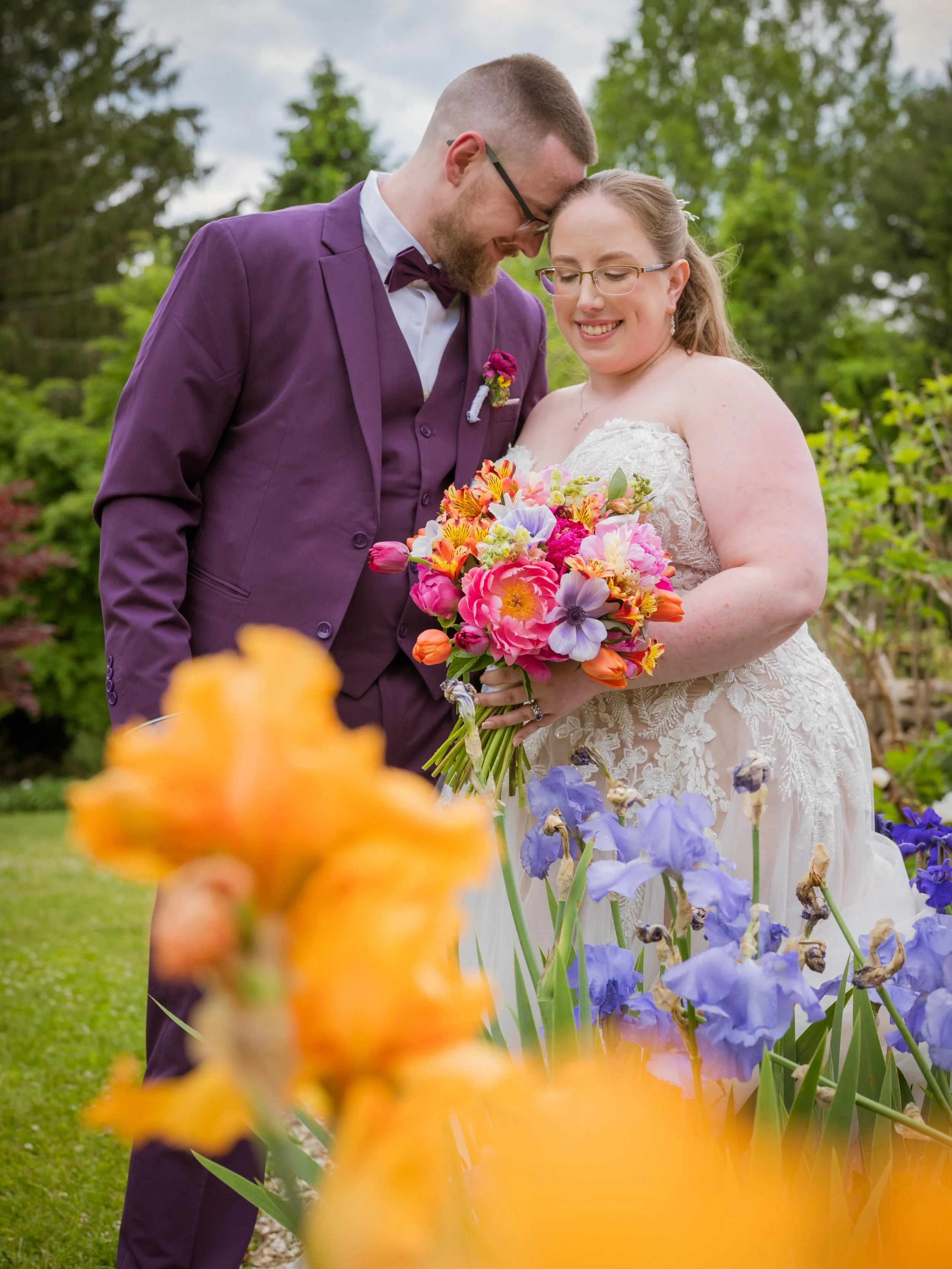 Absolutely love any time I get to photograph at Gastler Farm!! I love how intimate their weddings are, the property, the lighting, the house where they get ready, the florals being made right on site fresh picked, everything about this venue is 10/10