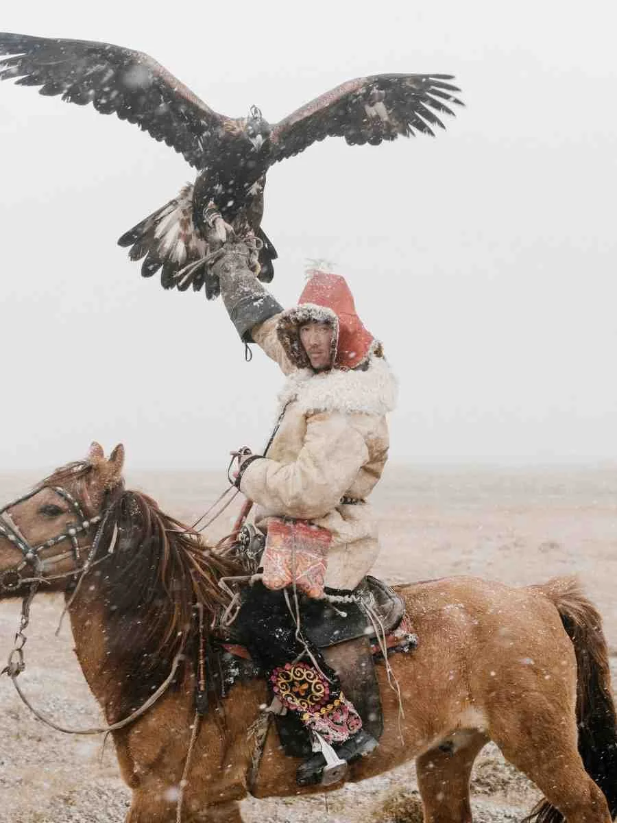 nick-bondarev-documentary-photographer-eagle-hunter-snow.jpg