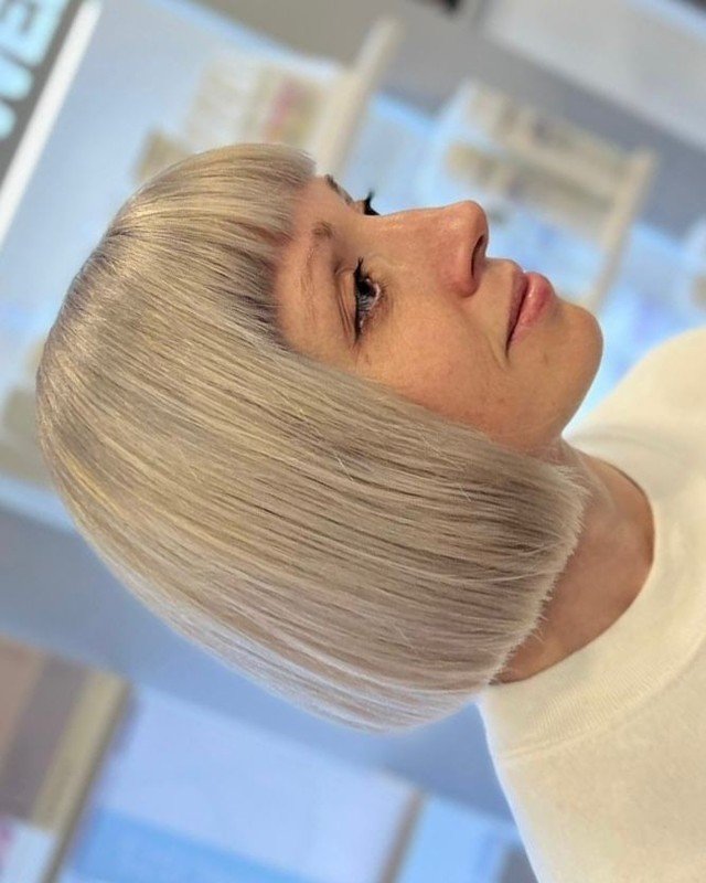Loving this grey icy bob 🥶

Grey hair is more prone to dryness than pigmented hair colour but we ensure you don't loose that shine.

#GreyBob #RoarHairandBeauty #GlasgowSalon