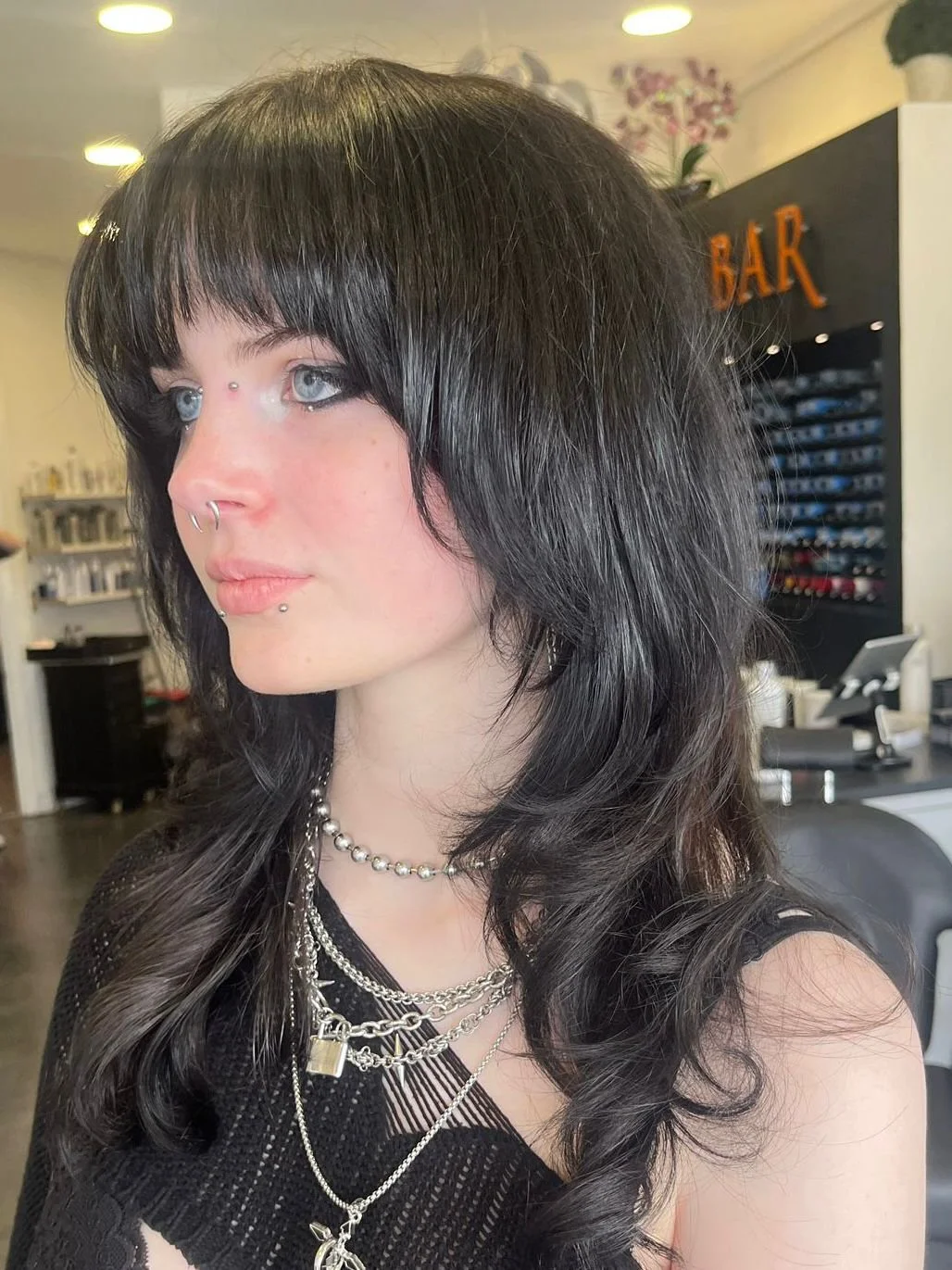The modern shag ✂️

The perfect style for an edgier look, and so versatile too! If you're looking to mix things up, our expert team will craft a look tailored to you. Just drop us a DM or head to the link in our website to learn more 🦁 

#RoarHairAn