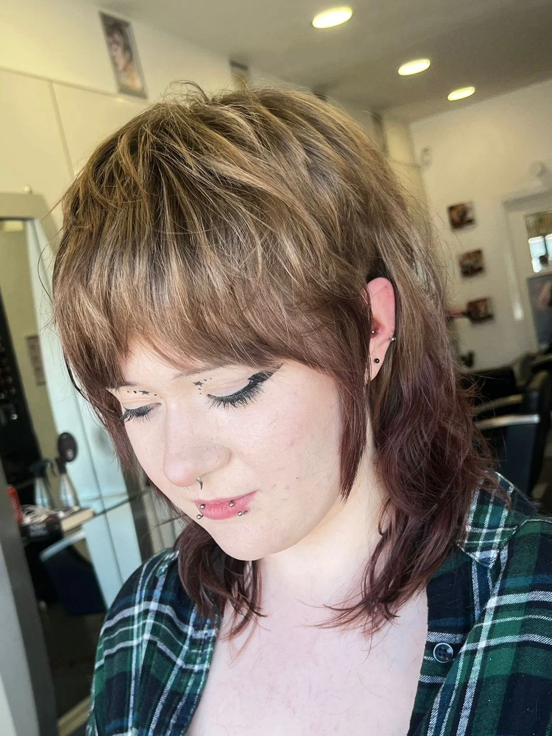 It's been mullet mania in the salon lately 🤩

We emphasised this striking cut with a deep purple to add depth and personality to the final look, and we're all so in love with how it turned out!

Thank you to our guest for giving us such a fun projec