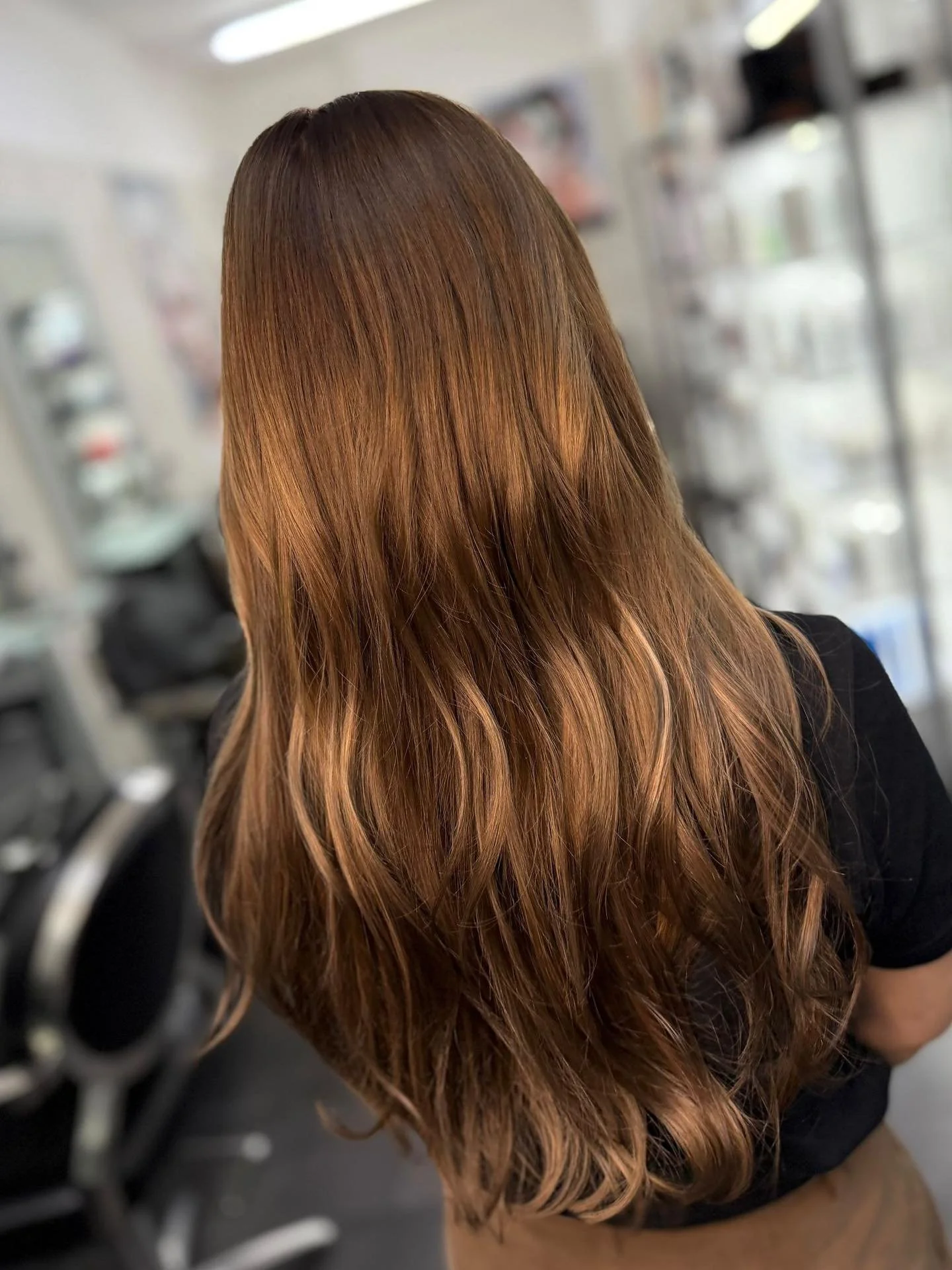 Golden Glow ✨

We love a transformation at ROAR! Blonde to golden brunette, glossy shine, and waves that catch every bit of light ✨

Thinking it&rsquo;s time for a change? Let us bring your dream hair to life! Book via the link in our bio, drop us a 