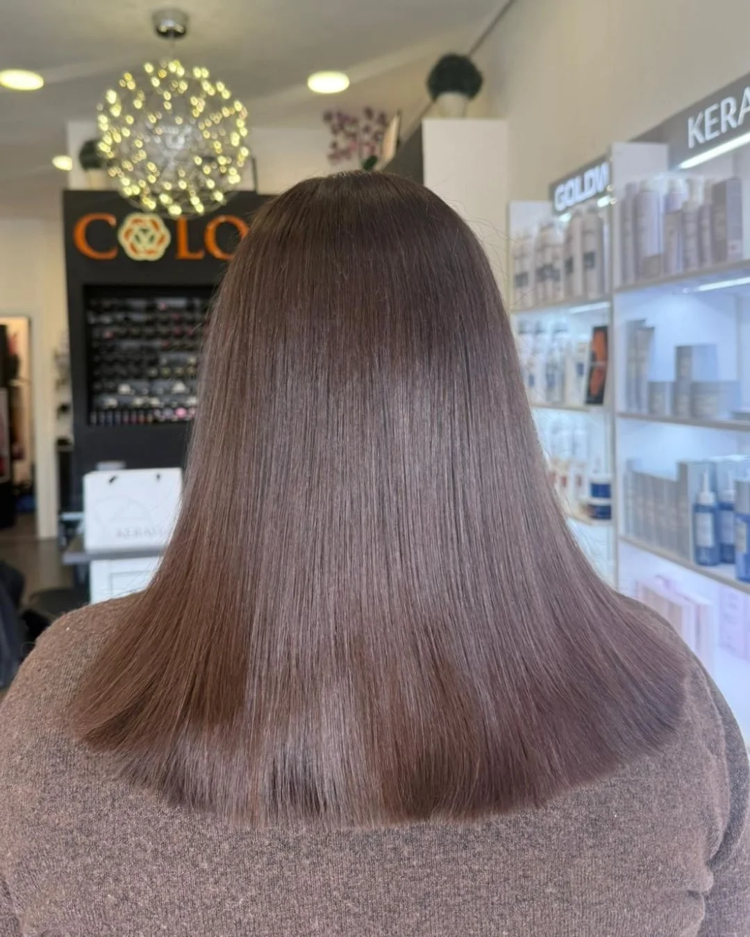 Glossy 🤎

This gorgeous chocolate brown is giving glossy! With a trim to tidy up the ends, this is the perfect summer refresh your hair needs! ✨

DM us or book via the link in our bio. 🤍