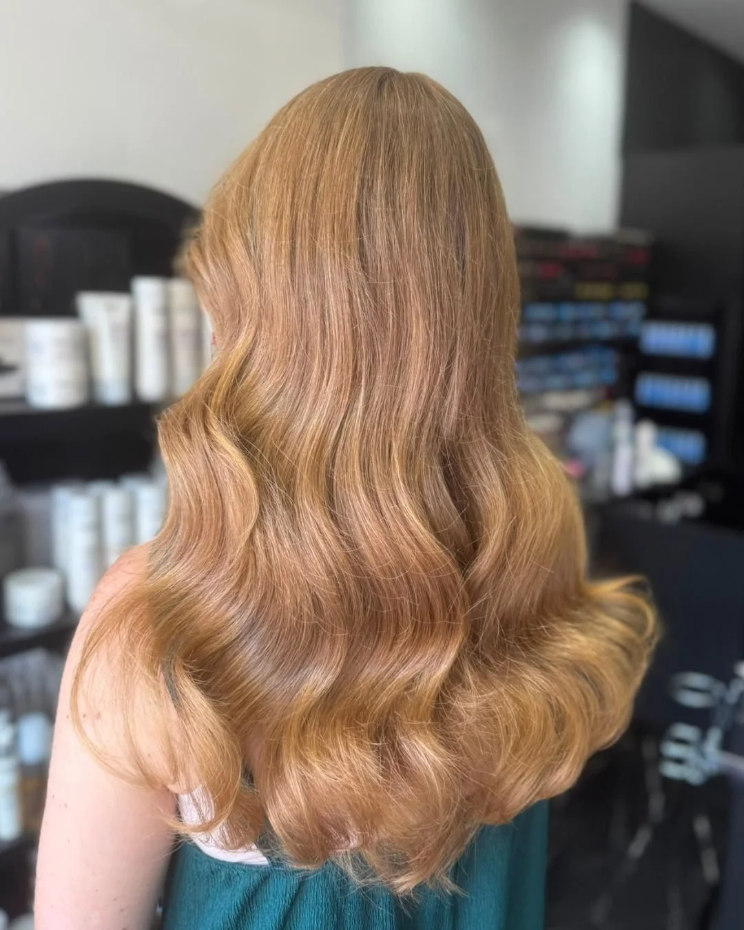 Honey Copper Blonde 🍯

Not quite blonde. Not quite red. The perfect in-between. ✨

This soft copper blonde combines warm golden tones with 
subtle copper for a natural, radiant finish that catches the 
light beautifully.

Would you try this colour? 