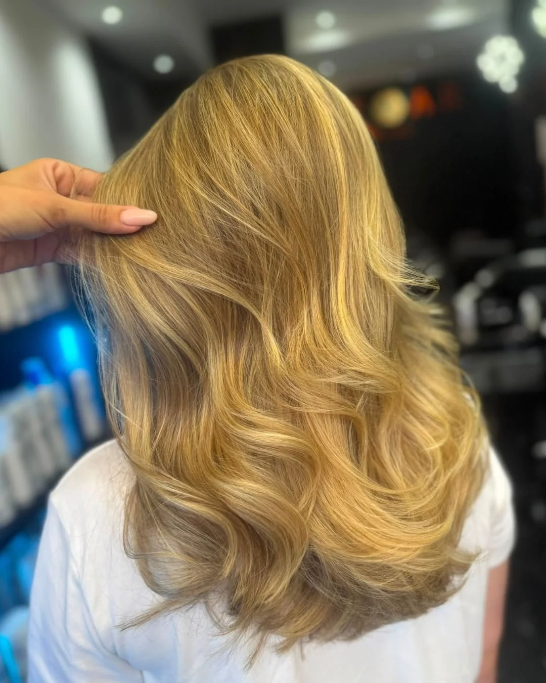 Biscuity Blonde 🍪

The perfect blonde refresh finished off with some bouncy curls. This buttery, golden blend is the perfect way to add some warmth into your hair. ☀️

Ready for a refresh? ROAR can customise the perfect blonde for you - book via the