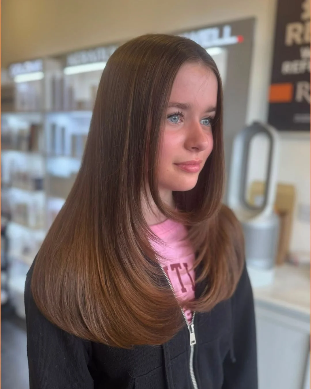 Sleek, shiny blowdry. 🤎

The perfect finish to any appointment- a sleek, shiny blow-dry finished with a c-curl leaving the hair glossy and silky ✨

Need a blow-dry for a special occasion? Book in via the link in our bio.