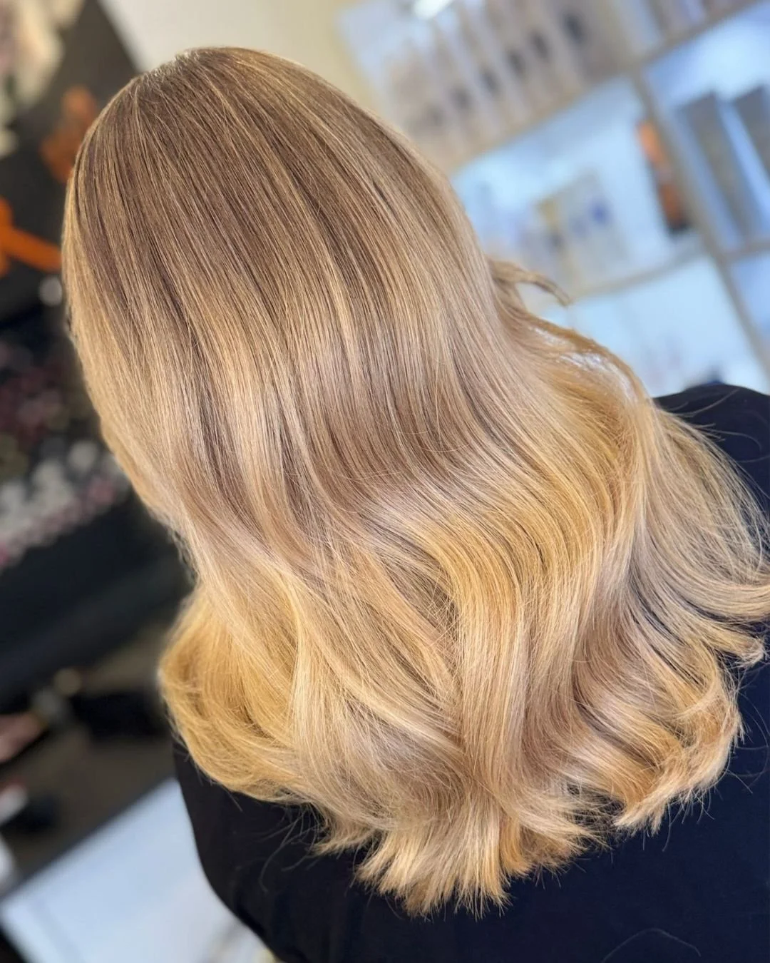 Blonde Refresh 🌼

It's back to bright for this gorgeous guest, what is better than a blonde refresh? 🤍

Use the link our bio to book your personalised consultation or drop us a DM to say hi. 🌟
