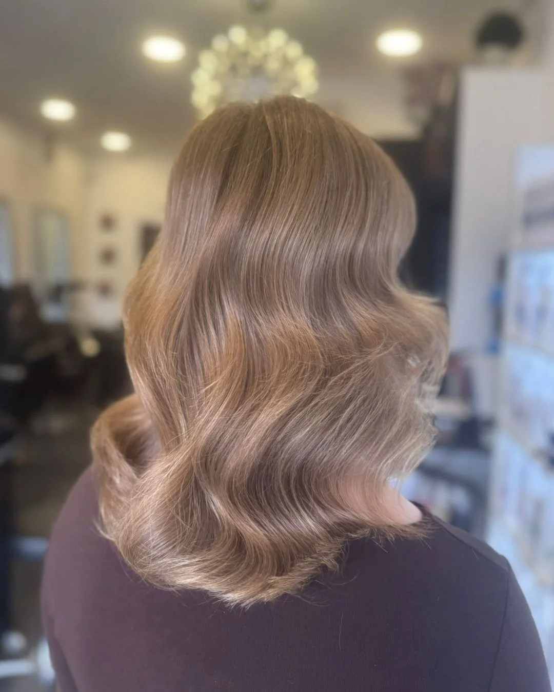 Caramel Goodness. 🍯🤎

Rich espresso roots with warm caramel ribbons - the perfect combo! This shade is high-contrast but low-maintenance and the perfect transitional colour for Autumn. 🍂

Changing up your hair for the colder months? Book via the l
