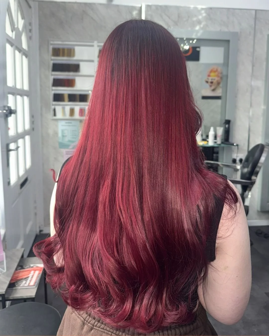 Ruby Refresh. ❤️

A stunning ruby red refresh for the colder months, finished off with some gorgeous curls, this shade is giving us all the autumn vibes. 🧣

Swipe to see the transformation! ✨

Drop us a dm or head to the link in our bio to book your