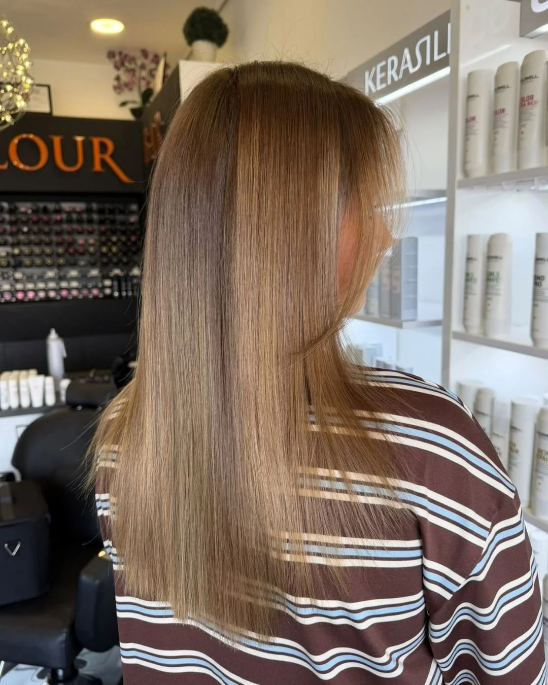 The perfect tawny brown. 🧸

A gorgeous mix of blonde and brunette - the best of both worlds! Finished in a stunning sleek blow dry, we are obsessed with this look! 🤍

Use the link in our bio to book your consultation. 🤎