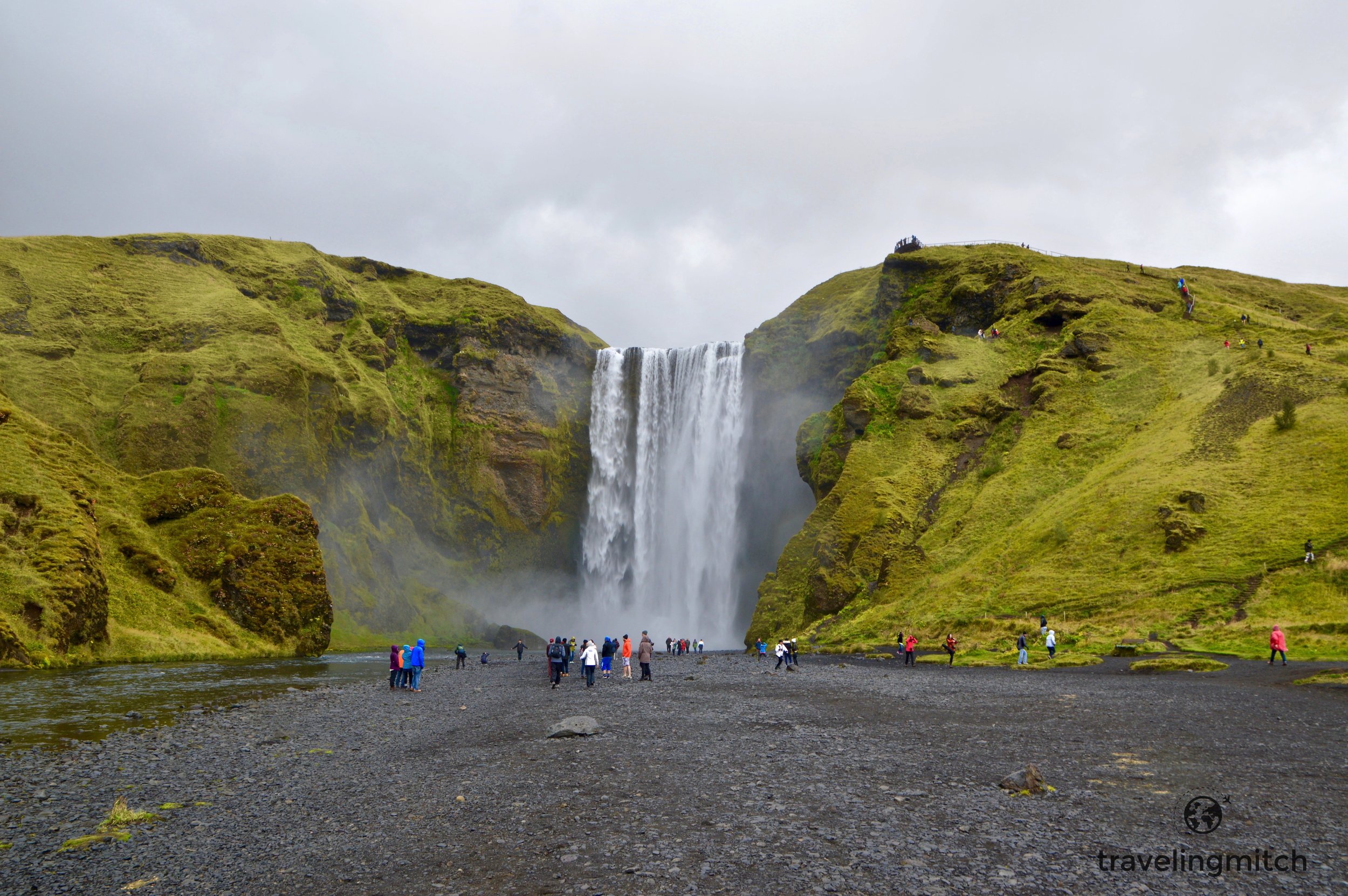 The "humans" heading towards Skógafoss.