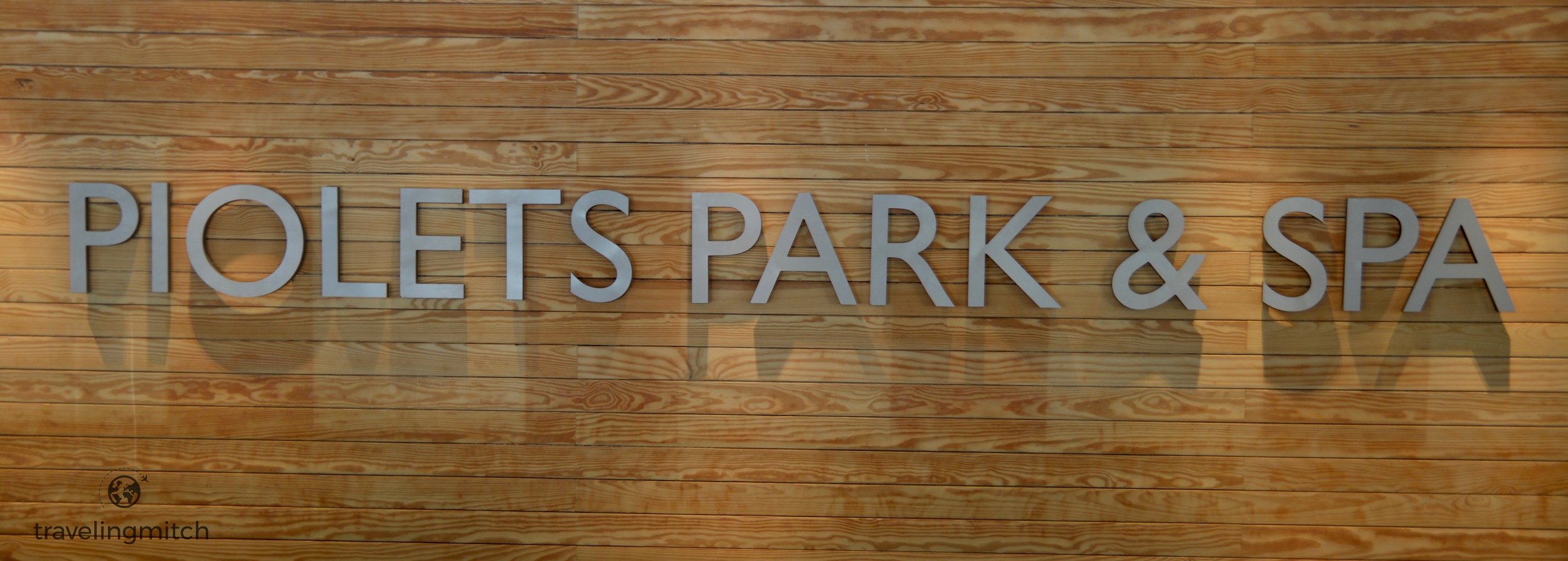 The lobby of Hotel Piolets Park & Spa