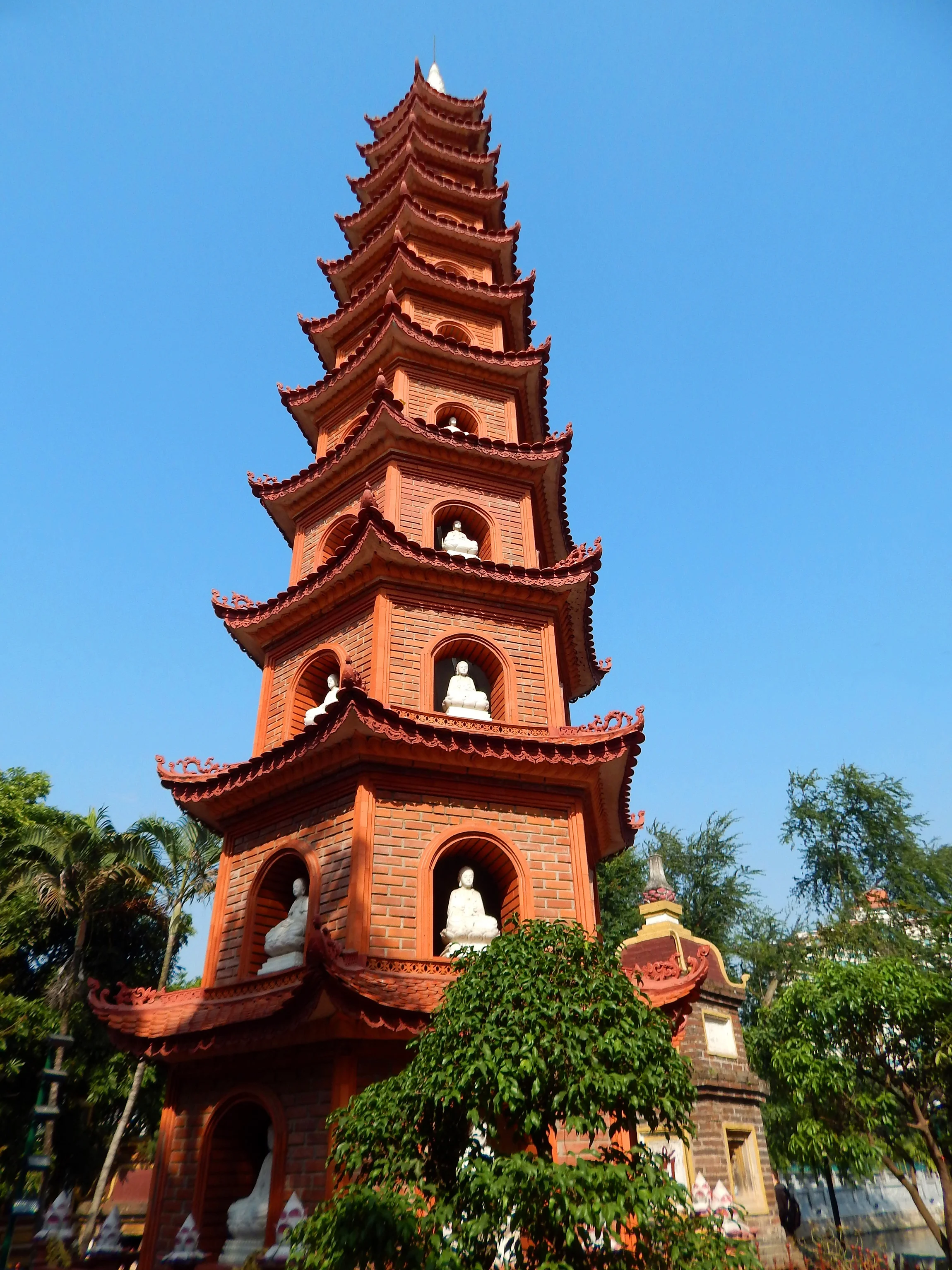 3 Weeks in Vietnam - Hanoi's Tran Quoc Pagoda