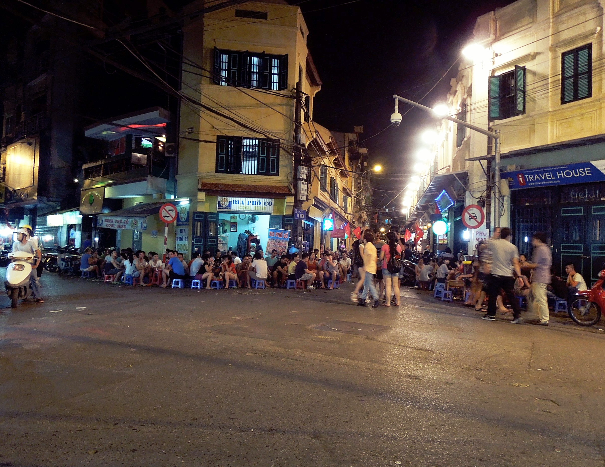 3 Weeks in Vietnam - Hanoi's Beer Corner