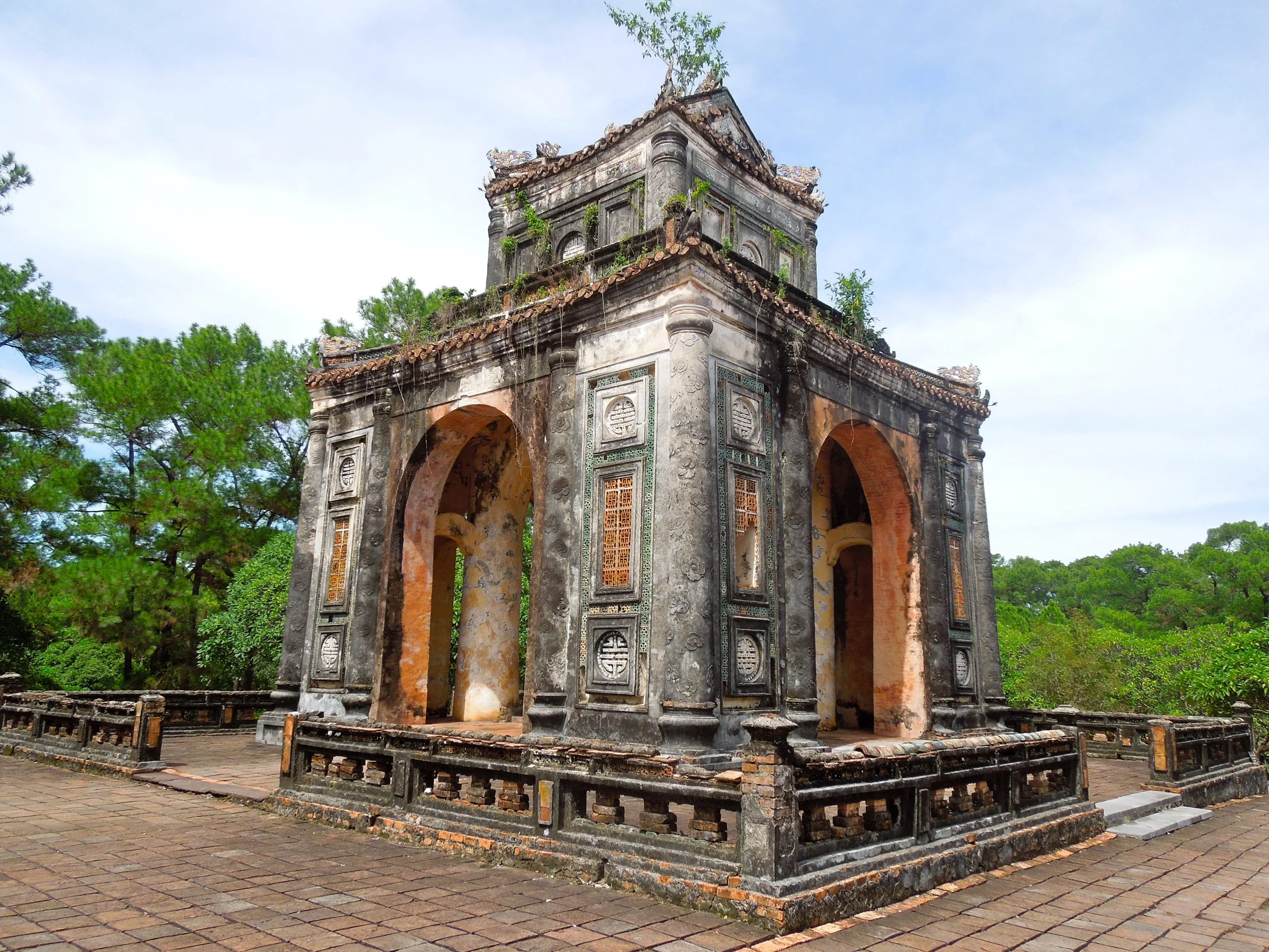 3 Weeks in Vietnam - Tu Doc Tomb in Hue!