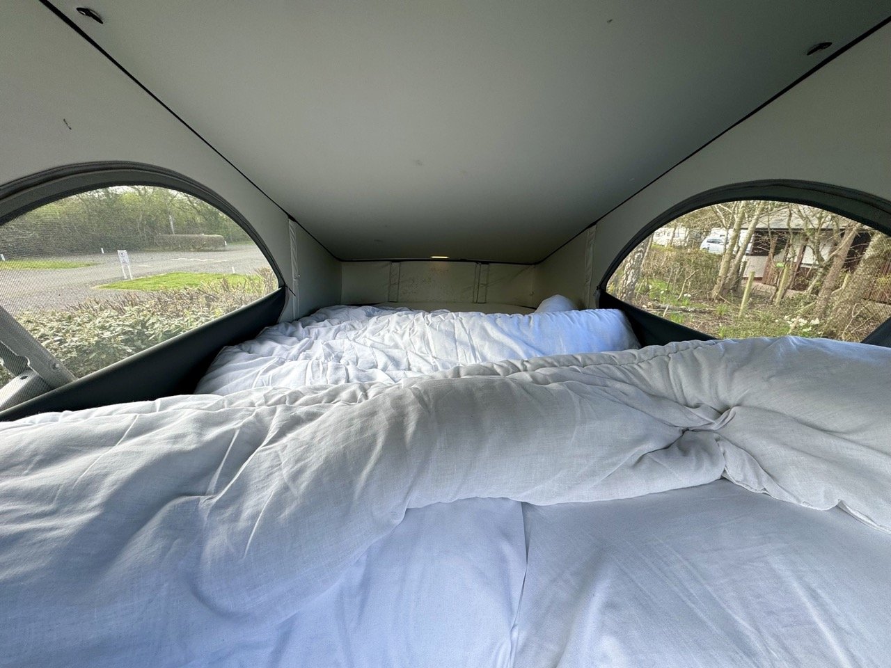 The pop-up roof sleeping area