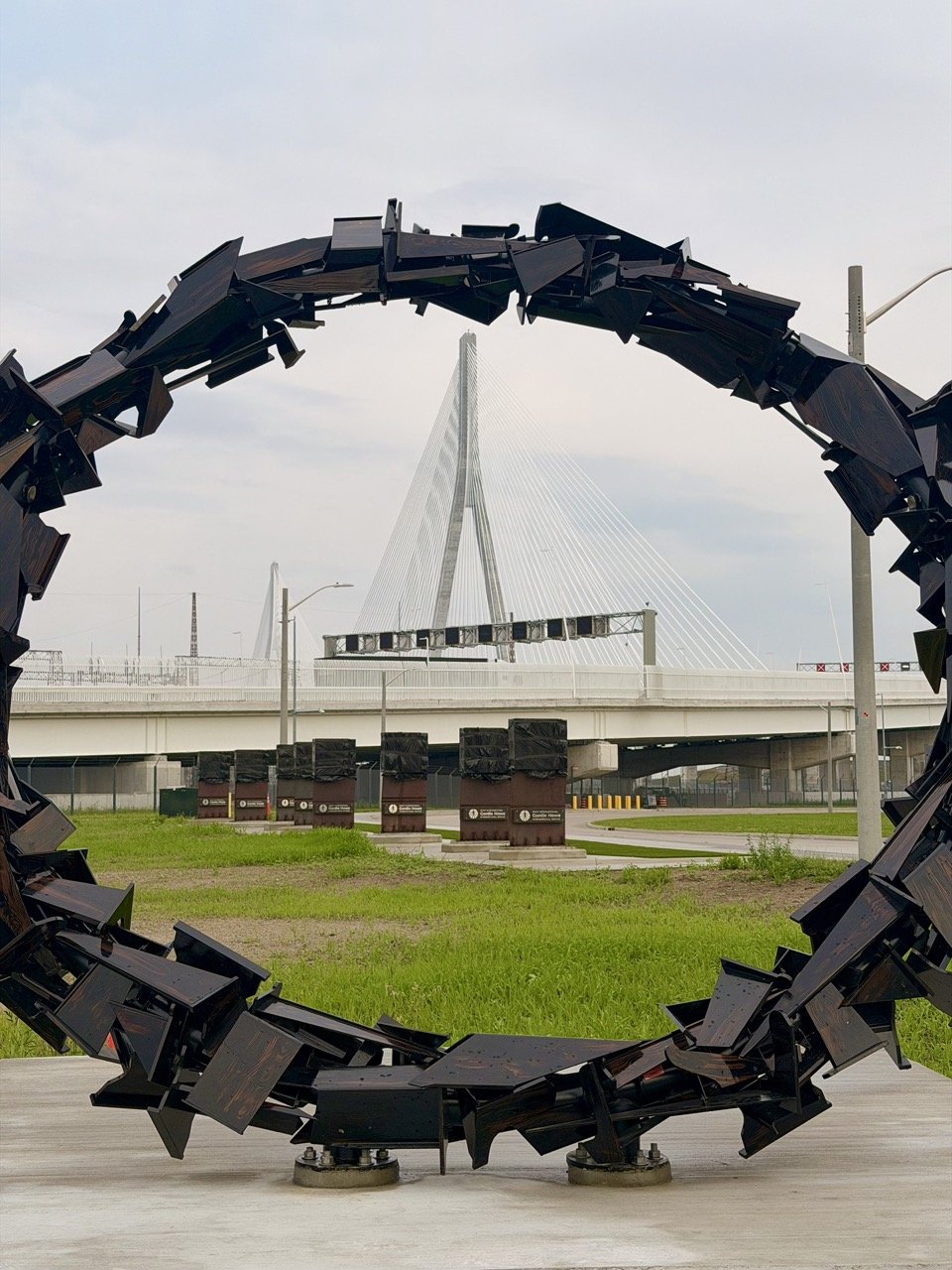 windsor_essex_cycling_Gordie_Howe_International_Bridge_sculpture.jpeg