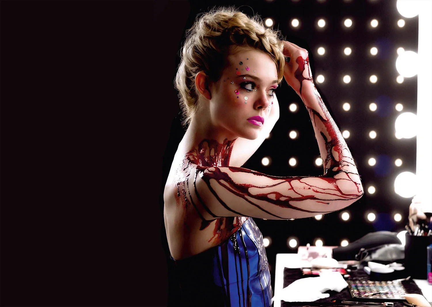 REVIEW: 'The Neon Demon' is a provocative thriller that gets lost in its artsy visuals