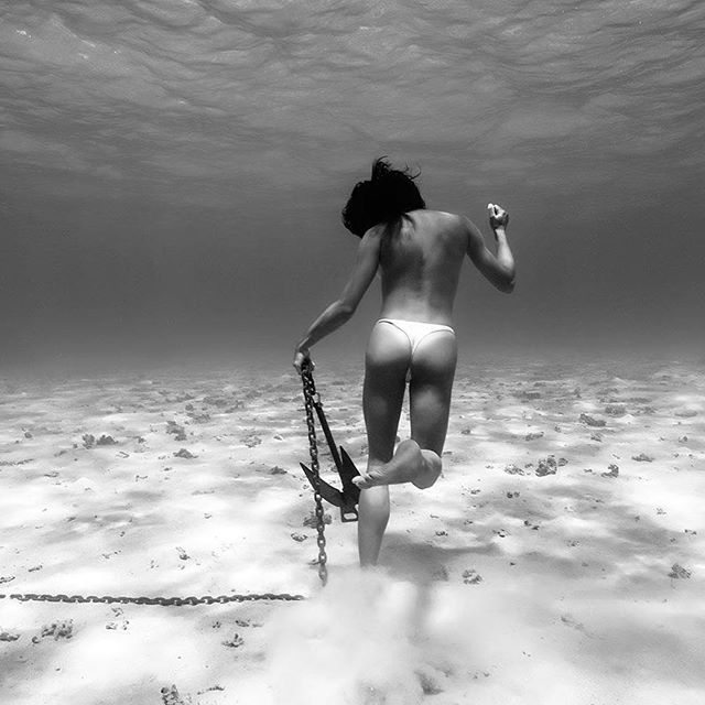 The anchor rustler

#smartshot #mermaid #explore #adventure #underwater #photographer  #apnea #freediver #underwaterphotography #tahiti  #ocean  #lagoon