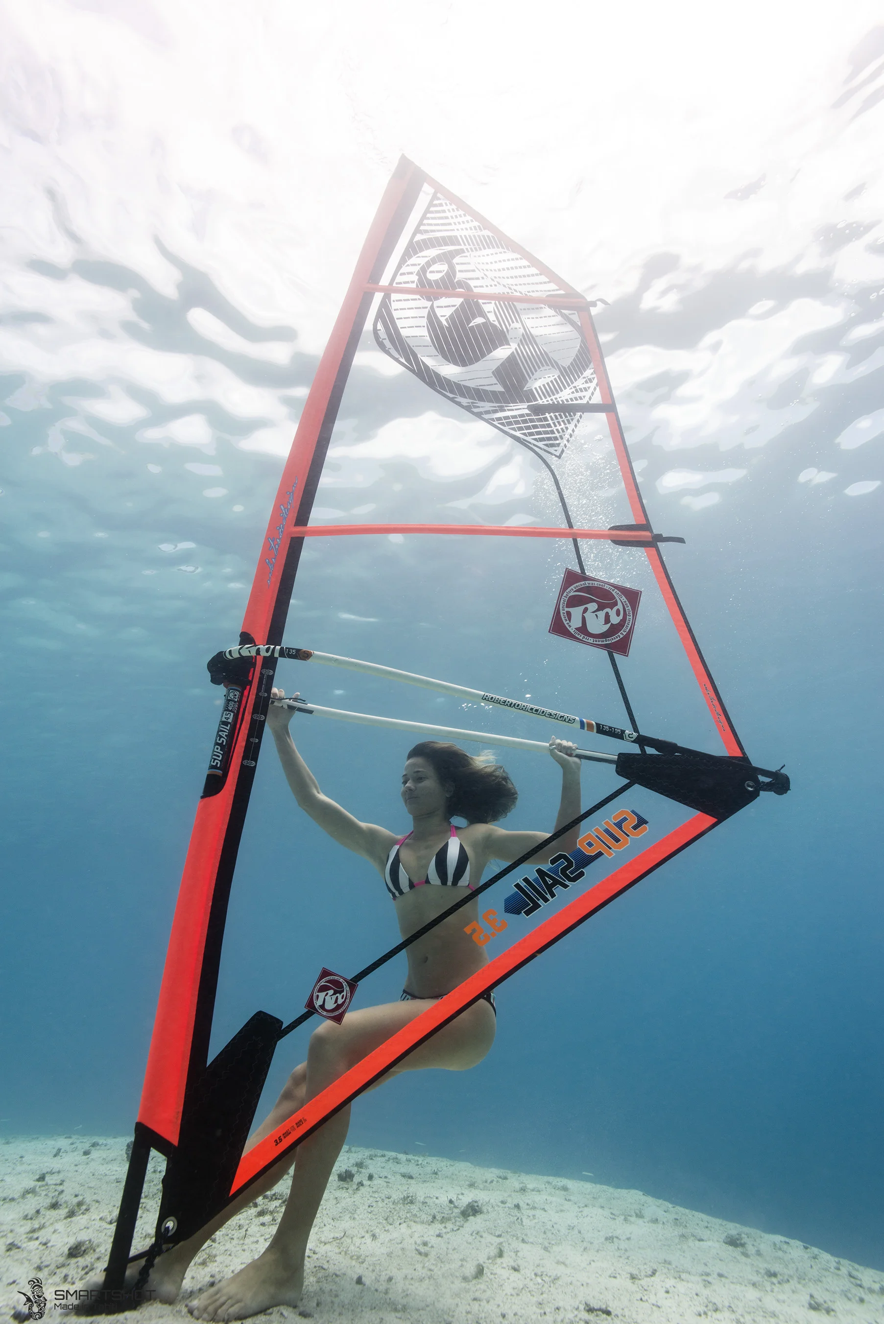 Windsurf on the bottom