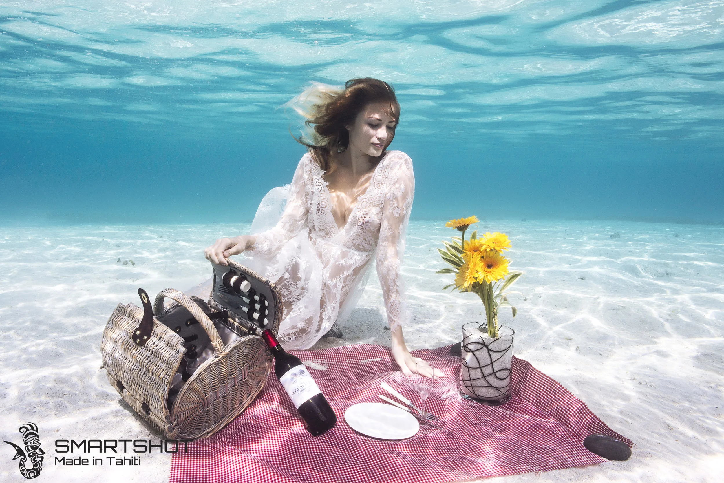 Underwater picnic