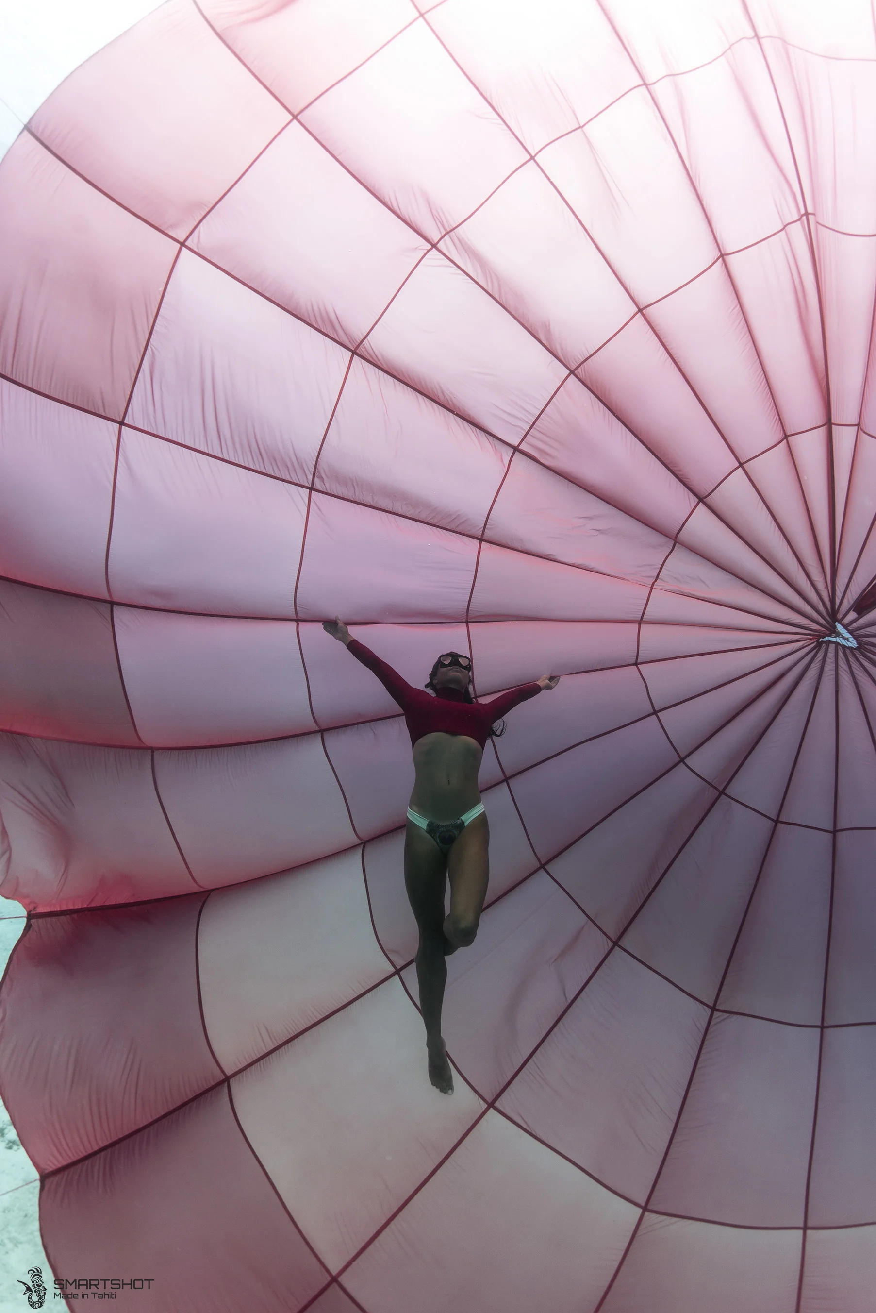 Julia and the pink canopy - 3