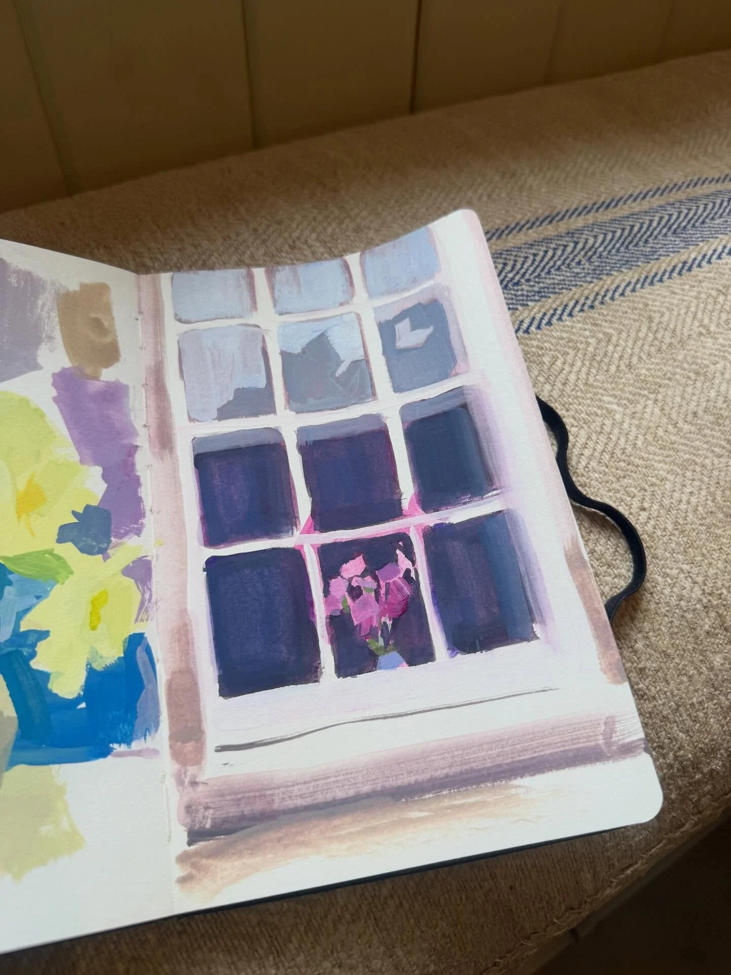Flowers in a Hay window. Gouache. @thetablehay 

#gouache #flowersinawindow #gouachepainting #hayonwye #sketchbookpainting
