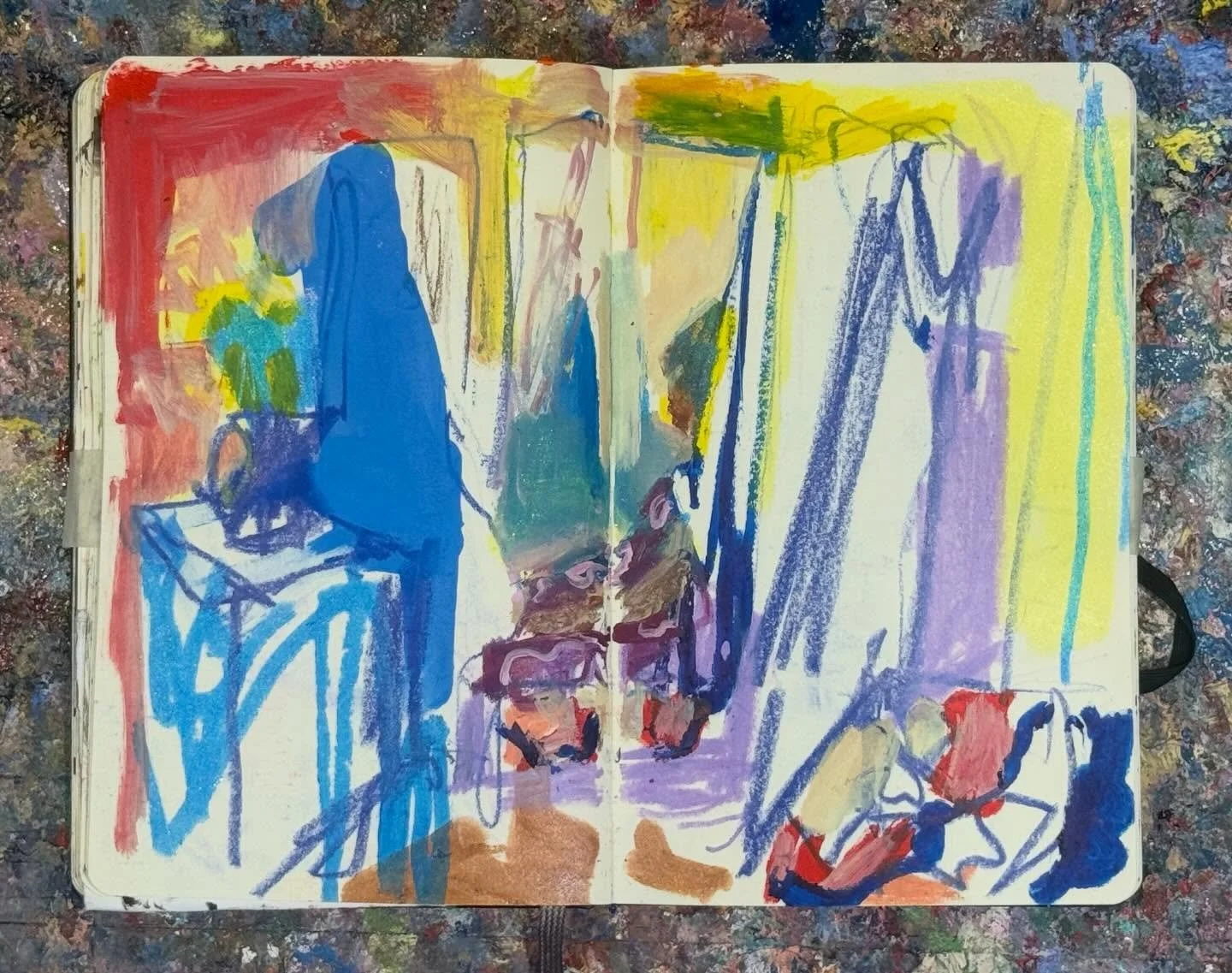Quick drawings from a model in costume workshop I taught @sunningwell_school_of_art last term. They have a beautiful three piece mirror and I always love drawing the reflections. We had a bunch of dresses and fabrics hung up like a chaotic dressing r