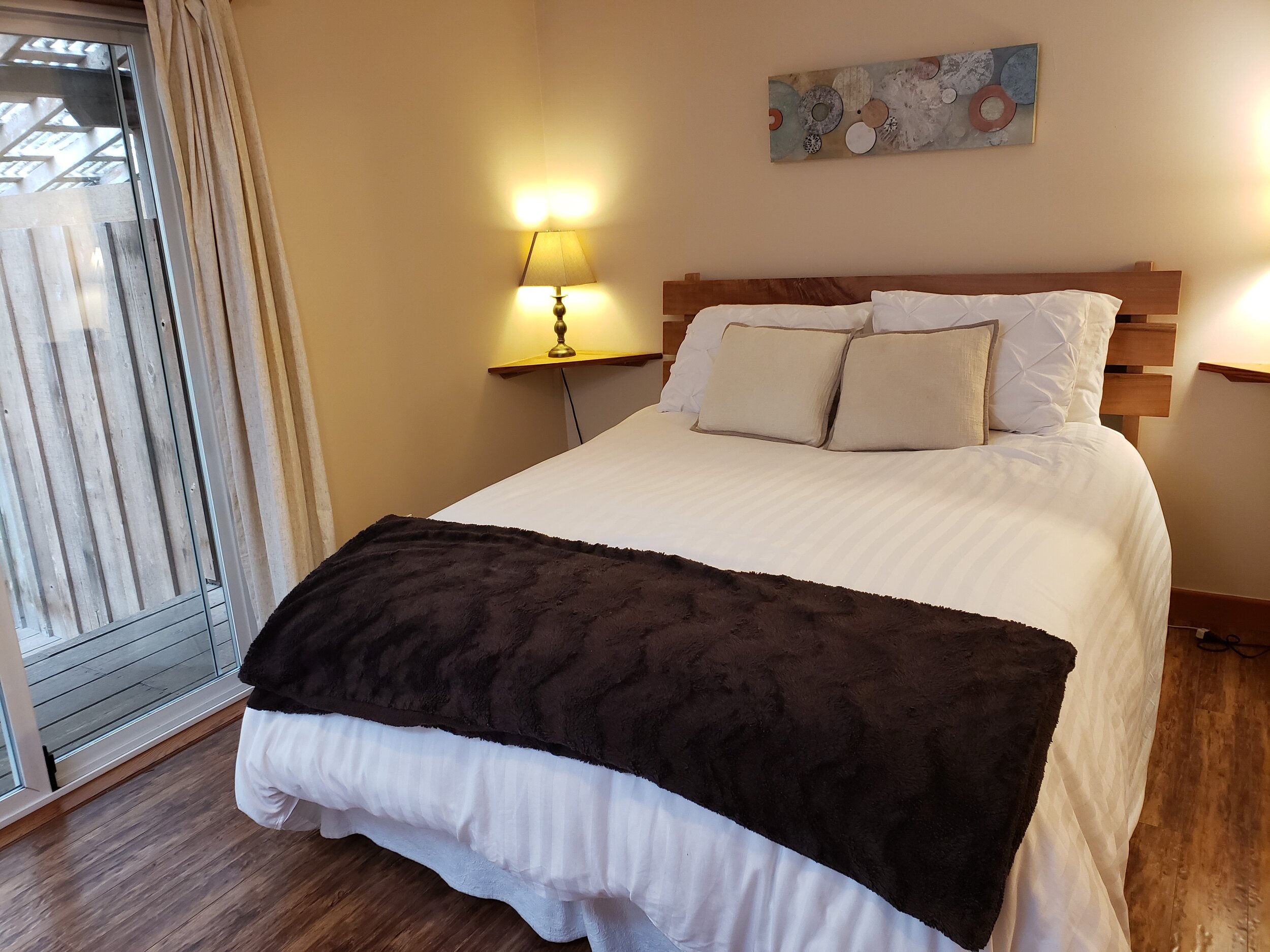 Maple Room - View of Queen bed Fall 2019.jpg