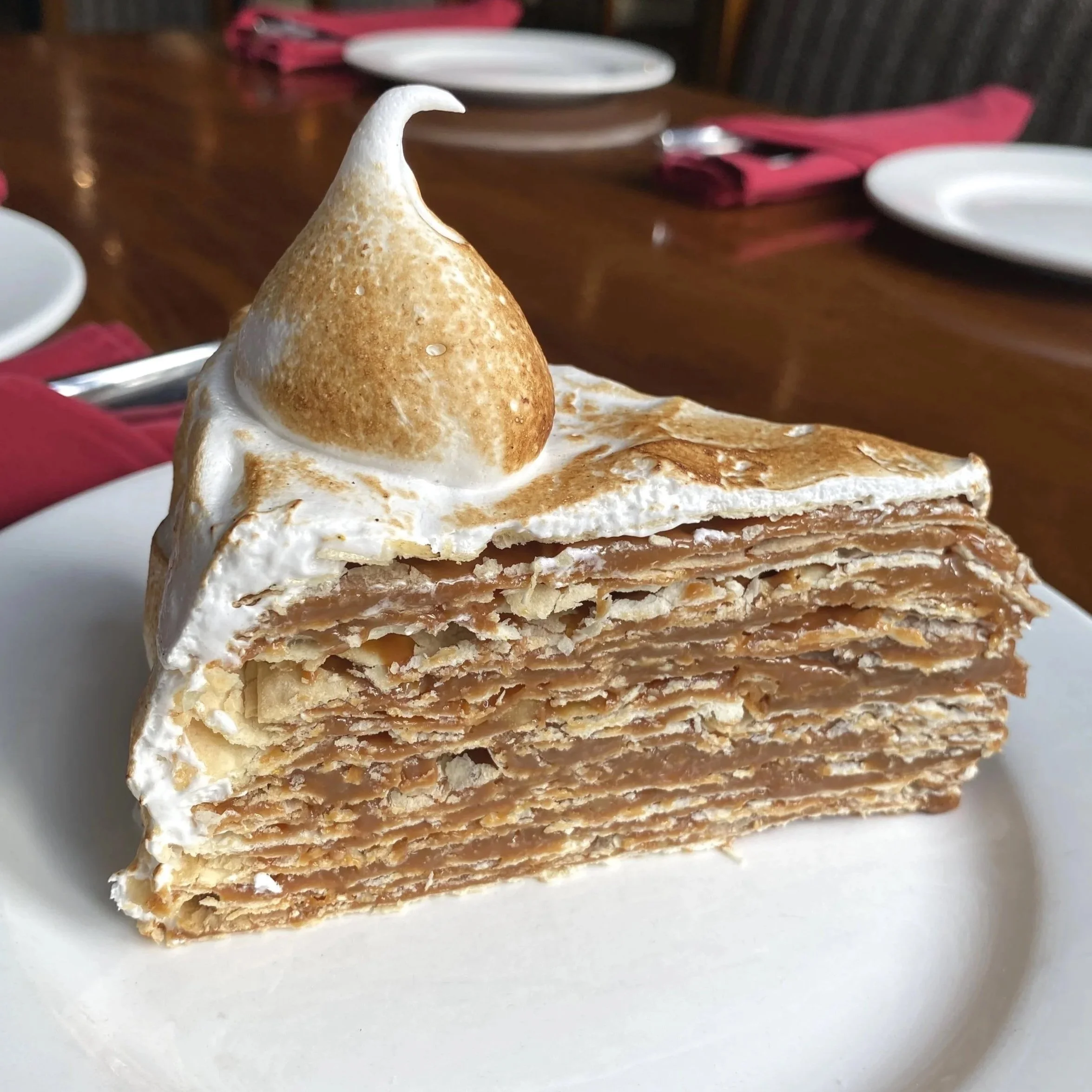 Dulce de leche layer cake // Rogel