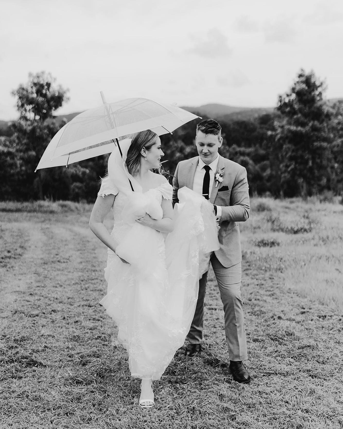 ❤️

Photography @greenandwandering.photography 
.
.
.
#brisbaneweddings #brisbaneweddingphotographer #brisbanevenues #rainyweddingphotos #brisbanewedding #weddingphotography