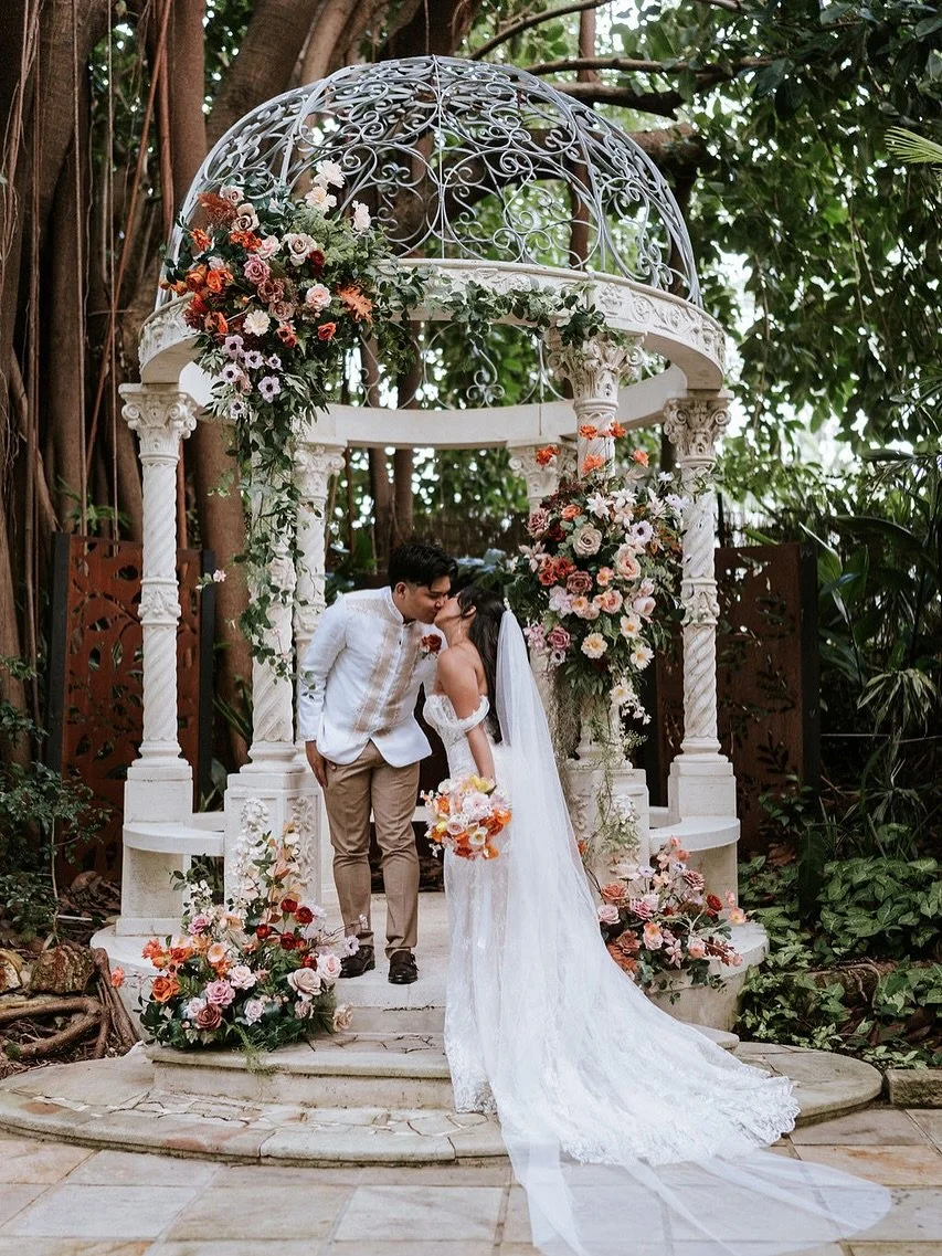 We still can&rsquo;t get over how gorgeous our wedding garden looked during Camille and Richard&rsquo;s day. The dreamy arbour and aisle overflowing with stunning blooms by @jenstyling_events made the perfect backdrop for their special day. ✨💐