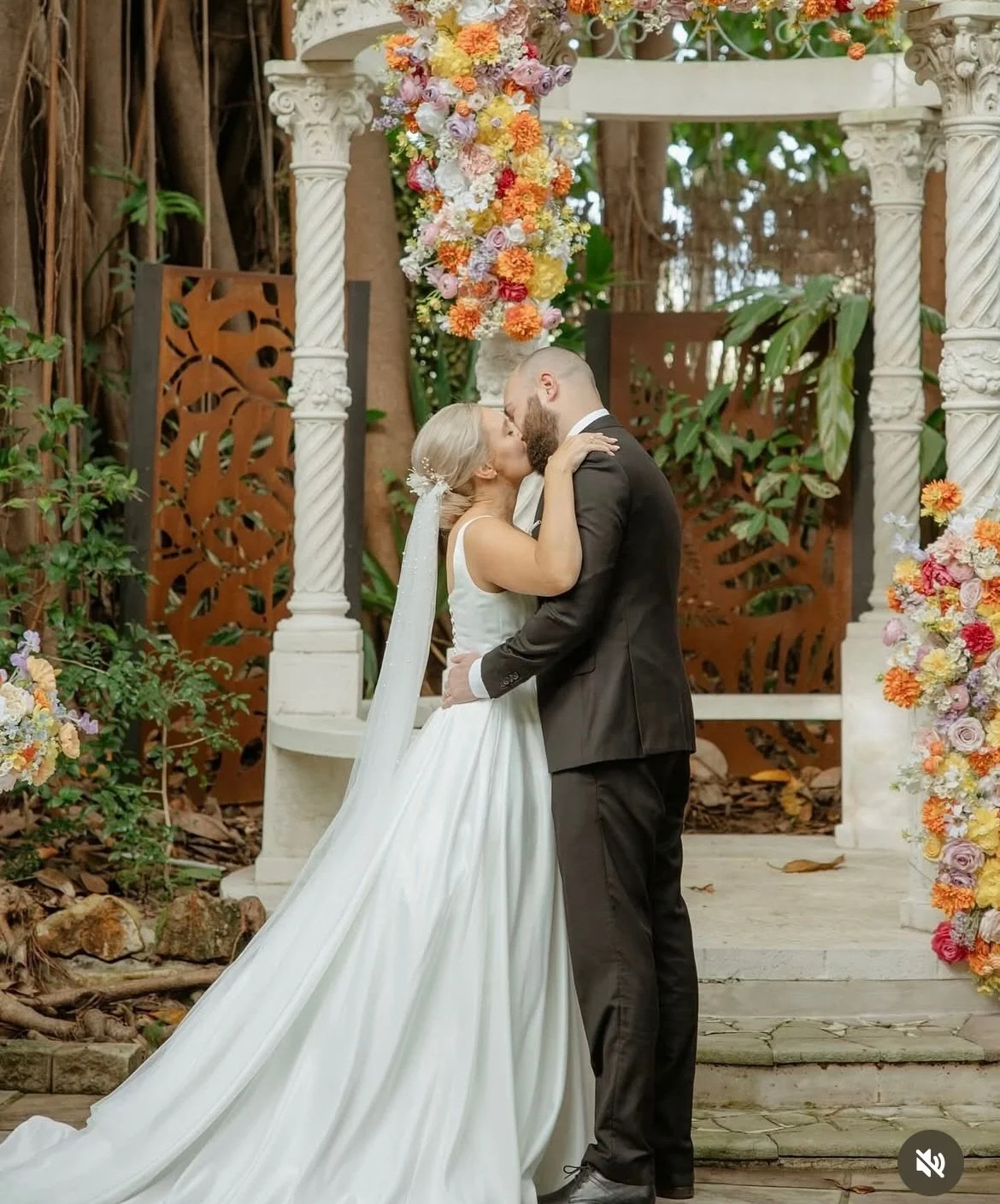 Happy Valentine&rsquo;s Day to all the lovebirds out there, especially to those who got married or getting married here at @boulevardgardens &hearts;️

You can join the long list of BG couples and say your &ldquo;I Do&rsquo;s!&rdquo; Here too! Book y