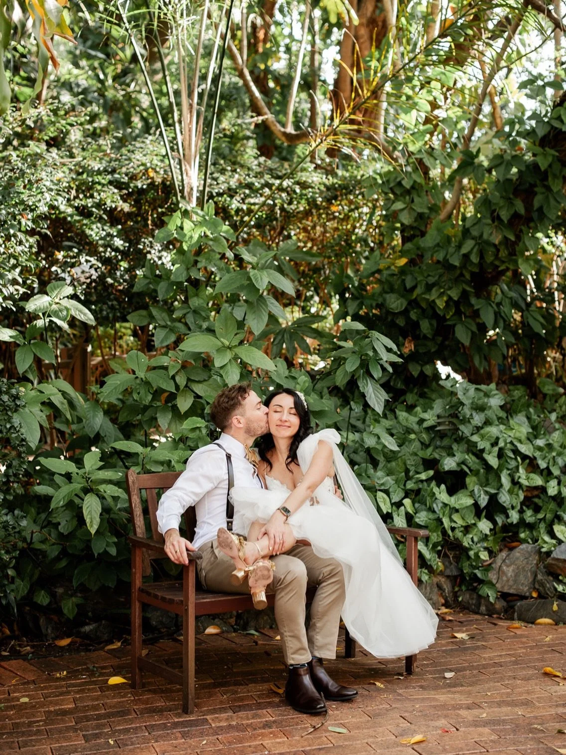 Capture your love story in every frame at Boulevard Gardens. Gorgeous afternoon glow + lush scenery = perfect wedding photos. 📸 Book your tour today!