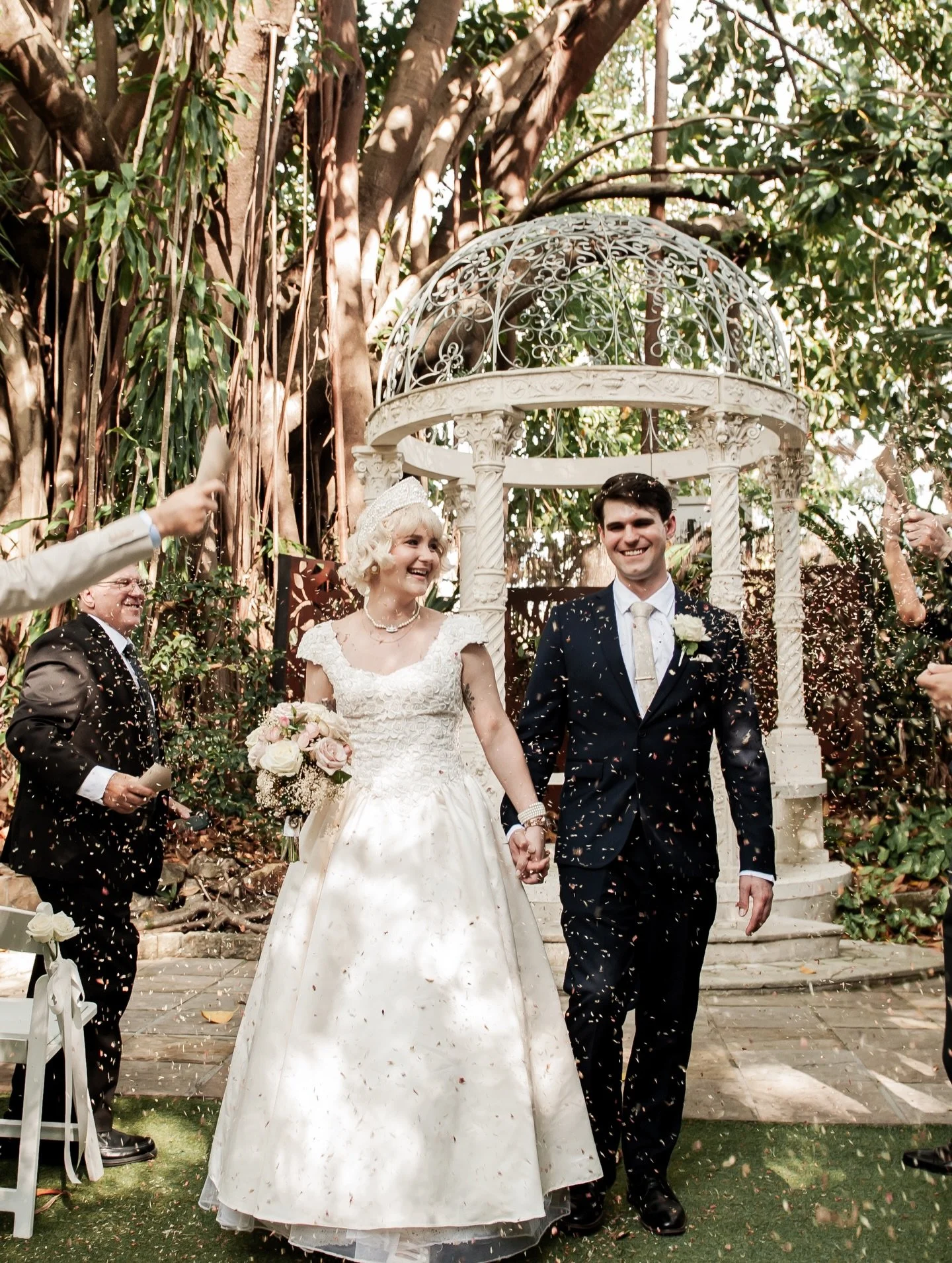 So happy to share Anna &amp; Matthew&rsquo;s gorgeous day!
Congratulations on the lovely couple &hearts;️

Celebrant: @marriedbyrobyn
Photographer: @sugarblushphoto
Cake: @simplydivineoccasions
Flowers: @daisysflorists
Venue: @boulevardgardens