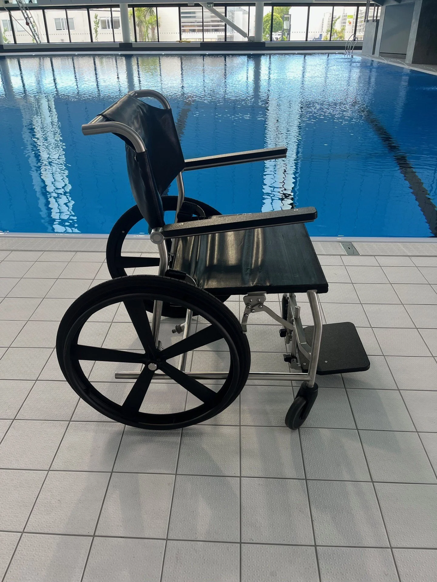 Wide pool chair.jpg