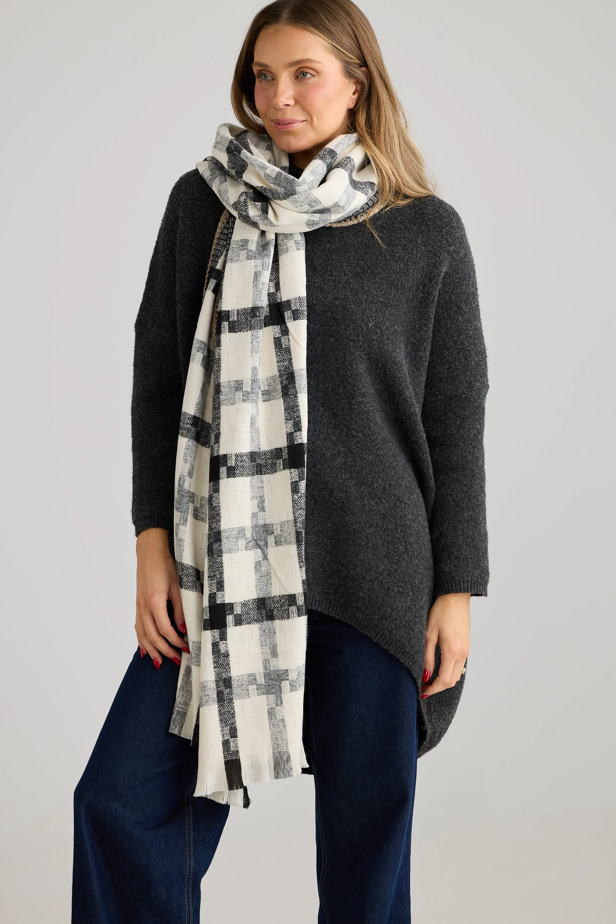 HA26015_Fargo Scarf_White_4.jpg