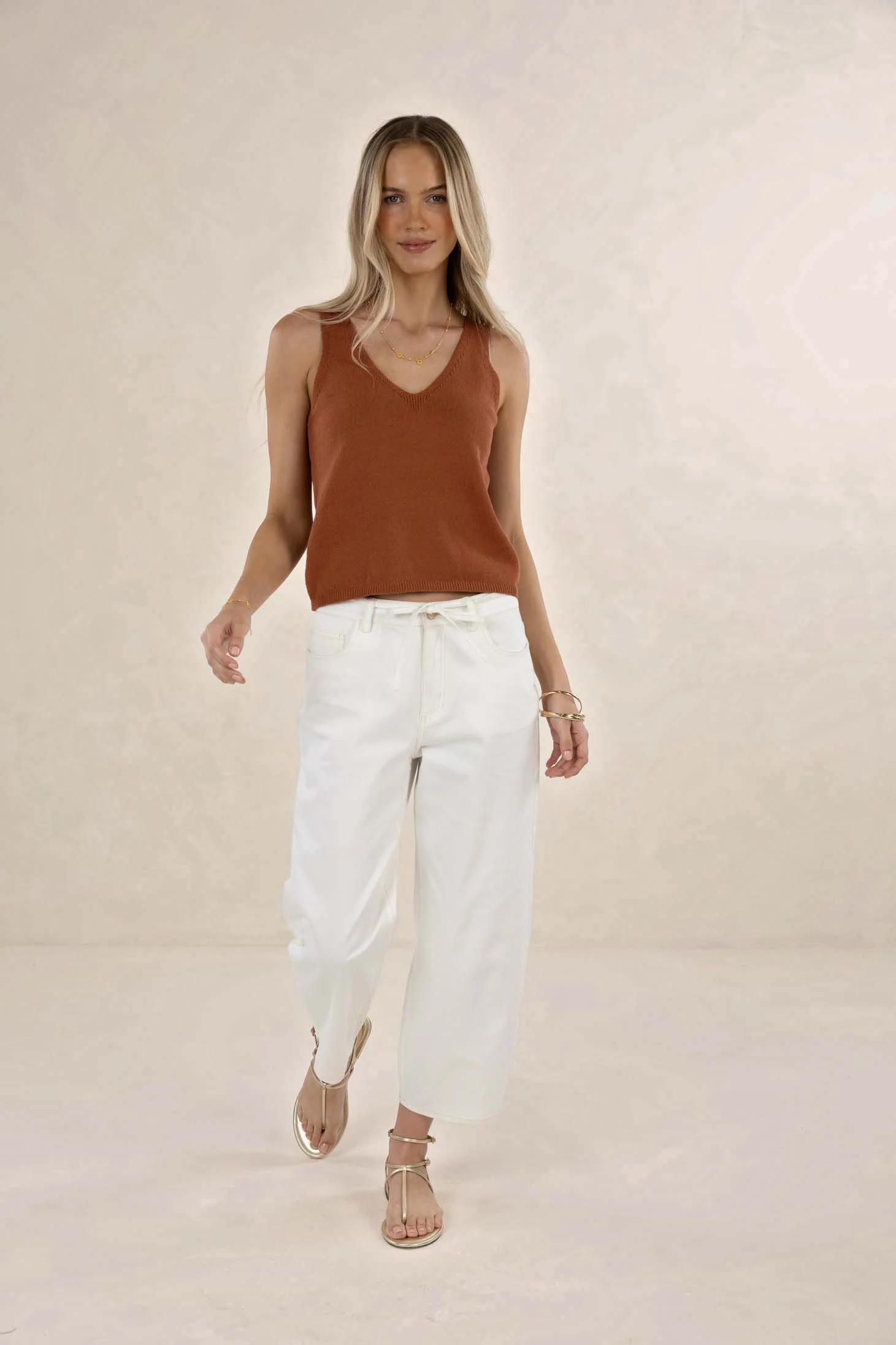 HS26502_IVYBARRELLJEAN (9).jpg