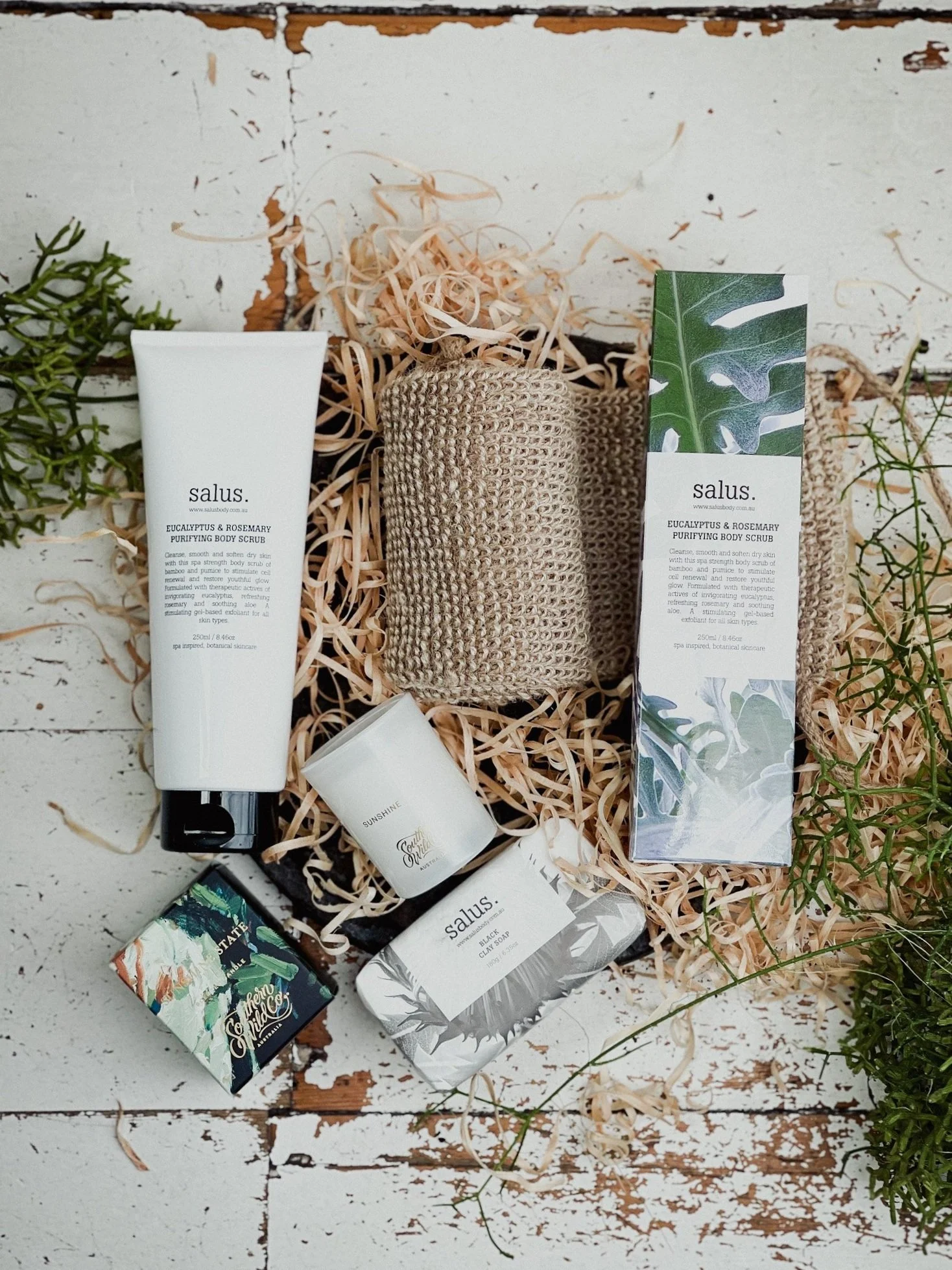'Luxe Deluxe for him' Curated Gift Box — it's the little things