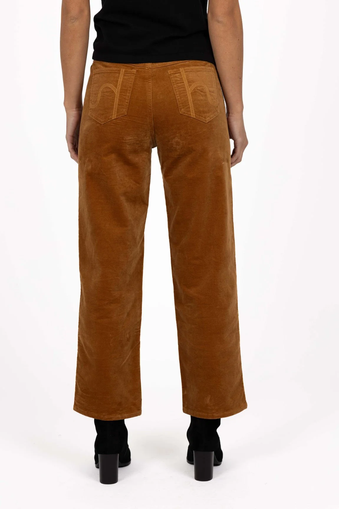 HW26121 - VA VA VELOUR PANT - CAMEL BACK.jpg