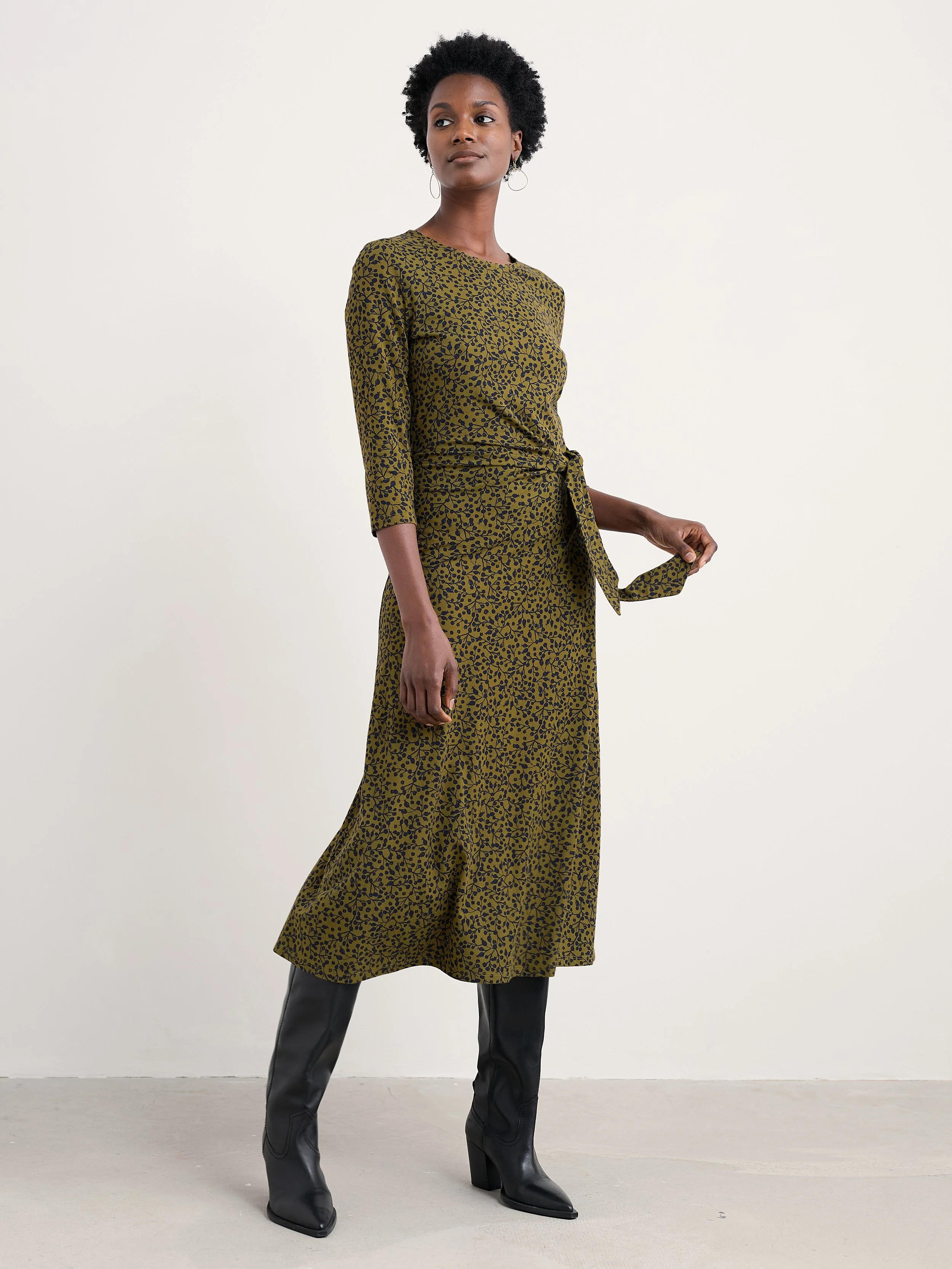 34 Fettling Dress - Berry Branches Bright Olive - 800.jpg