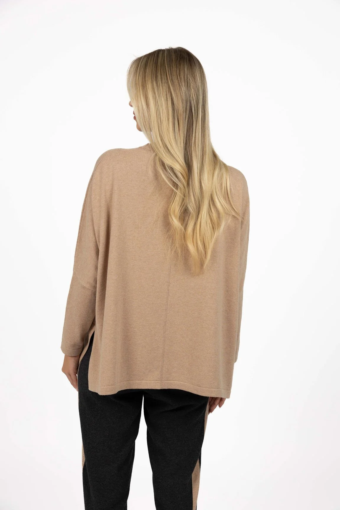 HW26316 - GRANDE SWEATER - LATTE BACK.jpg