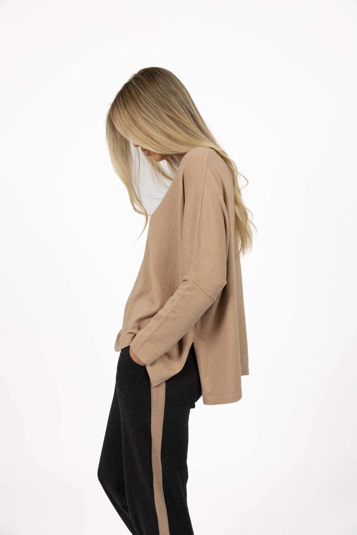 HW26316 - GRANDE SWEATER - LATTE SIDE.jpg